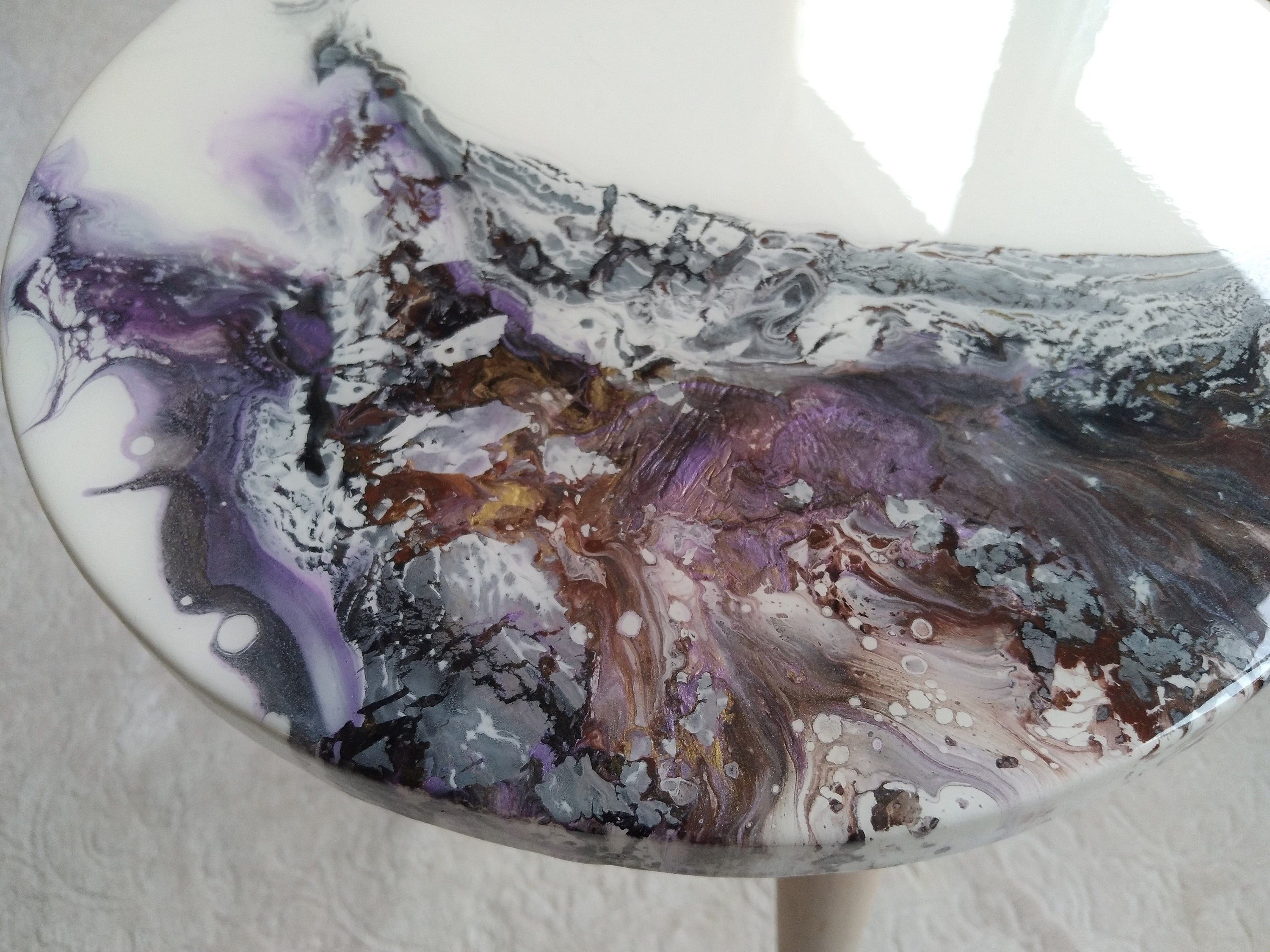 Round Modern Small Resin Sofa Coffee Table, Purple White Unique Wood Epoxy Entryway Wooden Abstract Bedside End Side Low Art Coffee Table