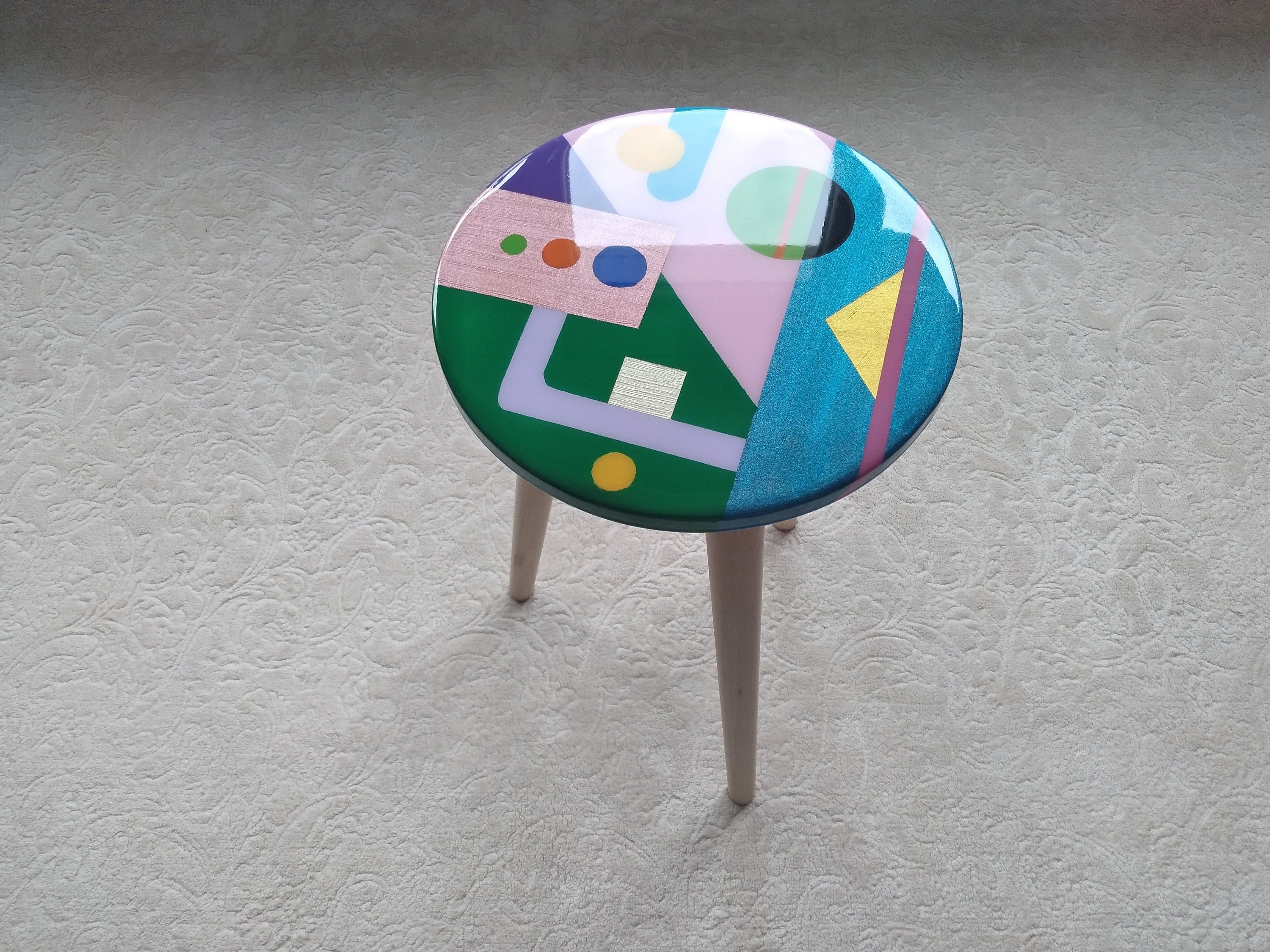 Round Colorful Small Abstract Resin Side Coffee Table, Wooden Bronze Modern Boho Unique End Sofa Bedside Bedroom Cool Epoxy Unusual ArtTable