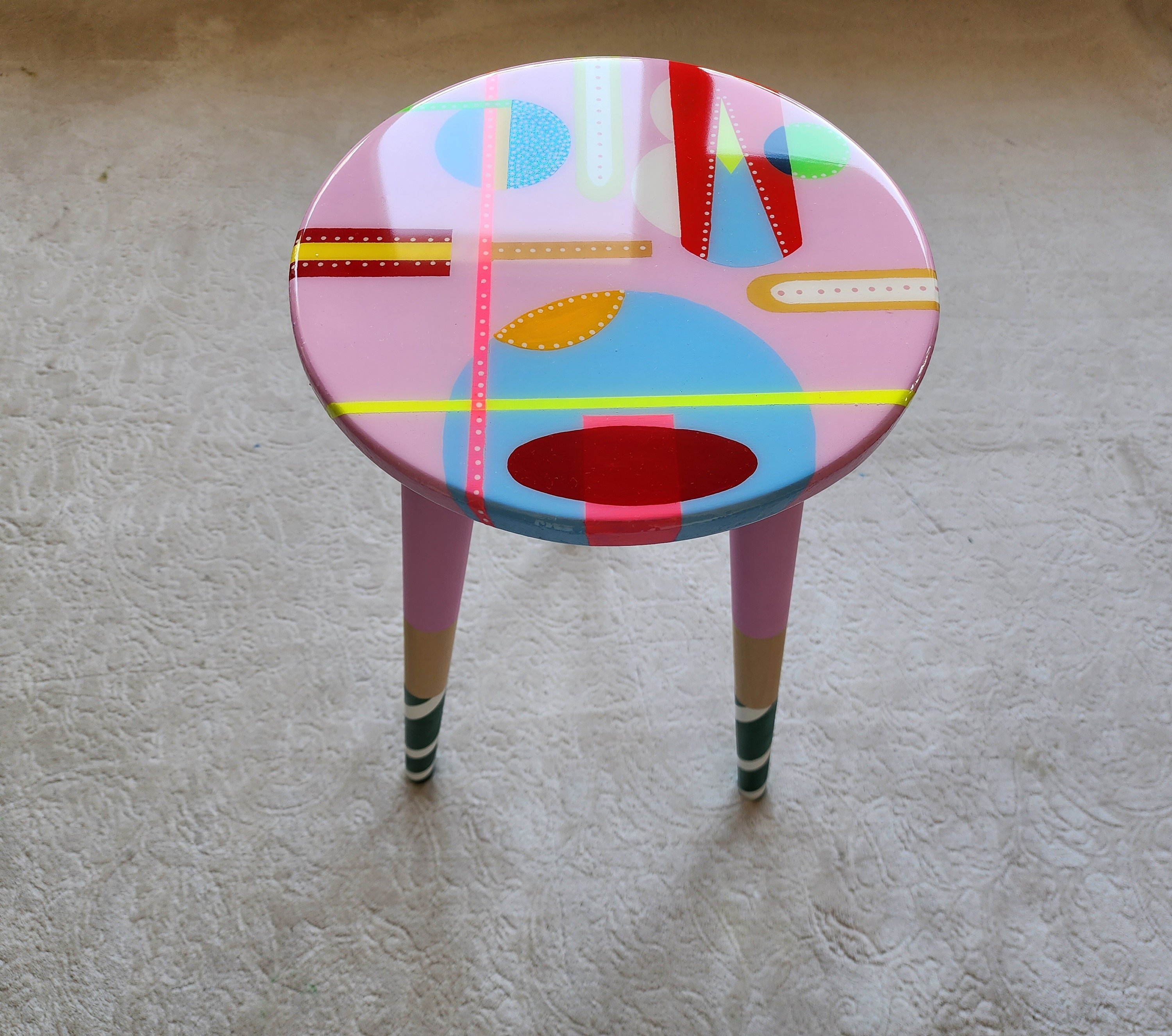 Round Pink Blue Abstract Funky Resin Coffee Table, Hand Painted Geometric Multicolor Eclectic Cool Retro Boho Unusual Epoxy Art Side Table