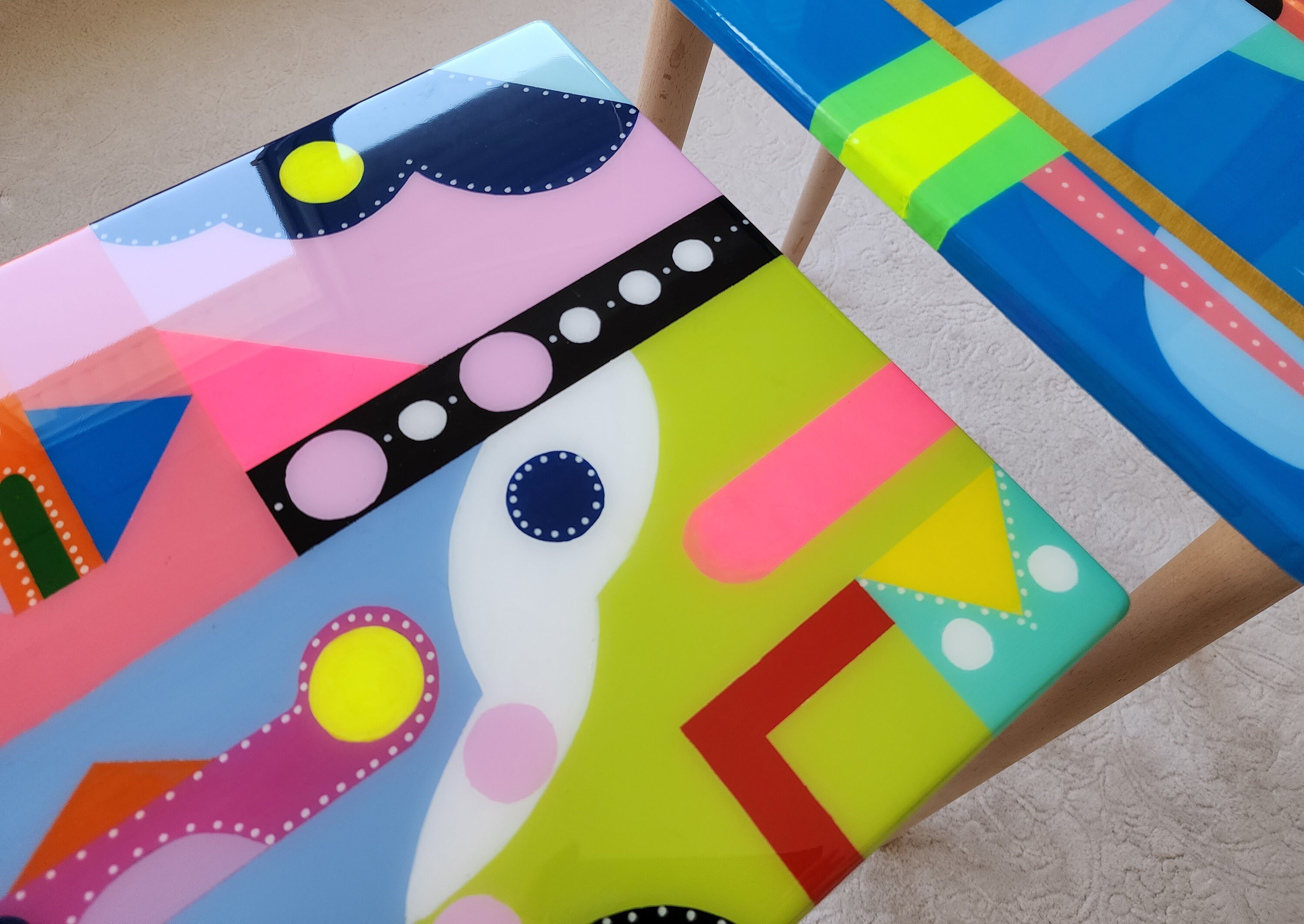 Colorful Abstract Funky Resin Side End 80s Coffee Tables, Unique Wooden Vibrant Pop Art Boho Retro Aesthetic Blue Pink Epoxy Center Tables