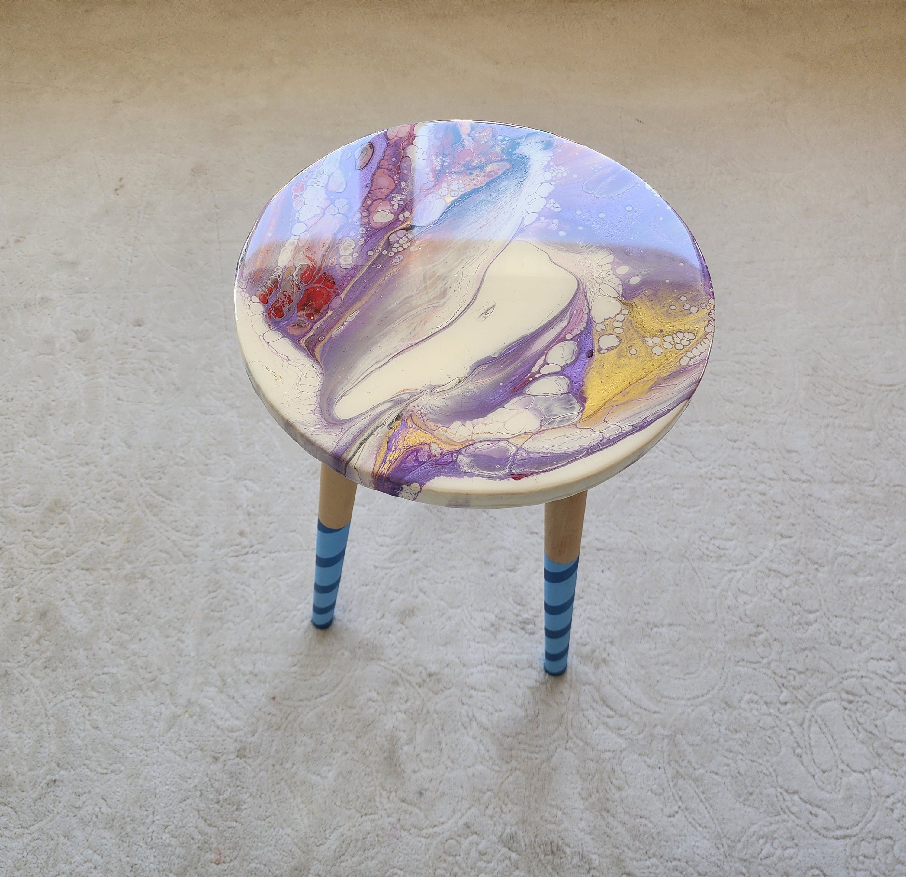 White Purple Gold Funky Round Epoxy Resin Side Coffee Table, Colorful Eclectic Handmade Abstract Boho Cool Painted Corner End Sofa Art Table