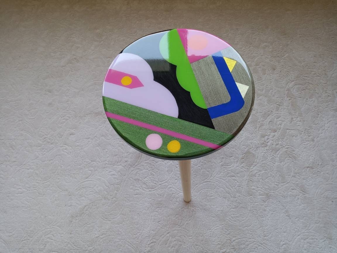 Round Small Unique Resin Side Coffee Table, Colorful Modern Wooden Black End Sofa Bedside Bedroom Living Room Abstract Art Cool Epoxy Table