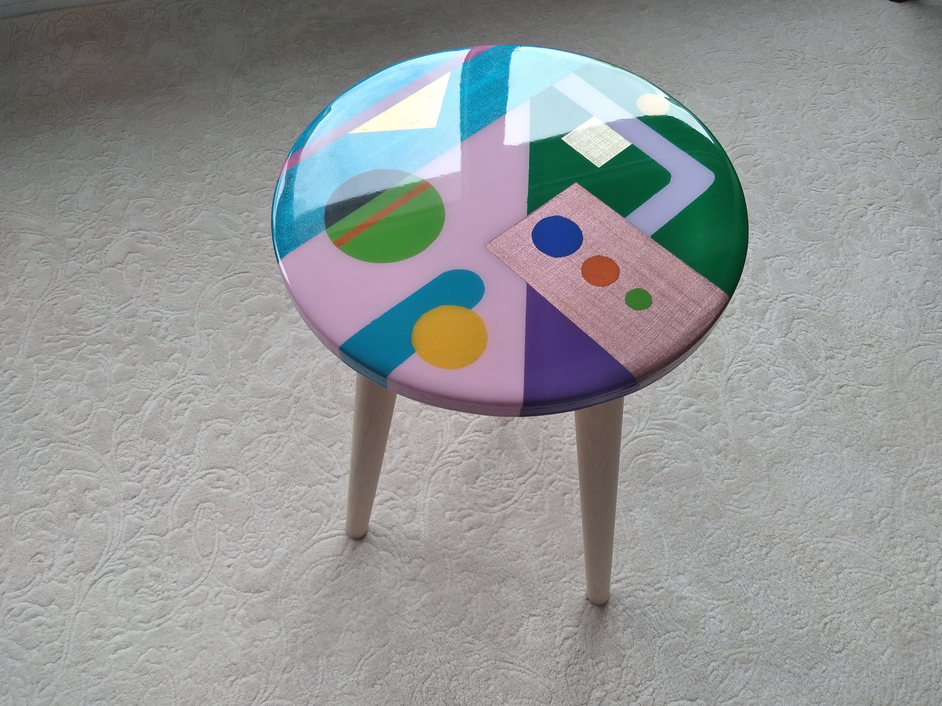 Round Colorful Small Abstract Resin Side Coffee Table, Wooden Bronze Modern Boho Unique End Sofa Bedside Bedroom Cool Epoxy Unusual ArtTable