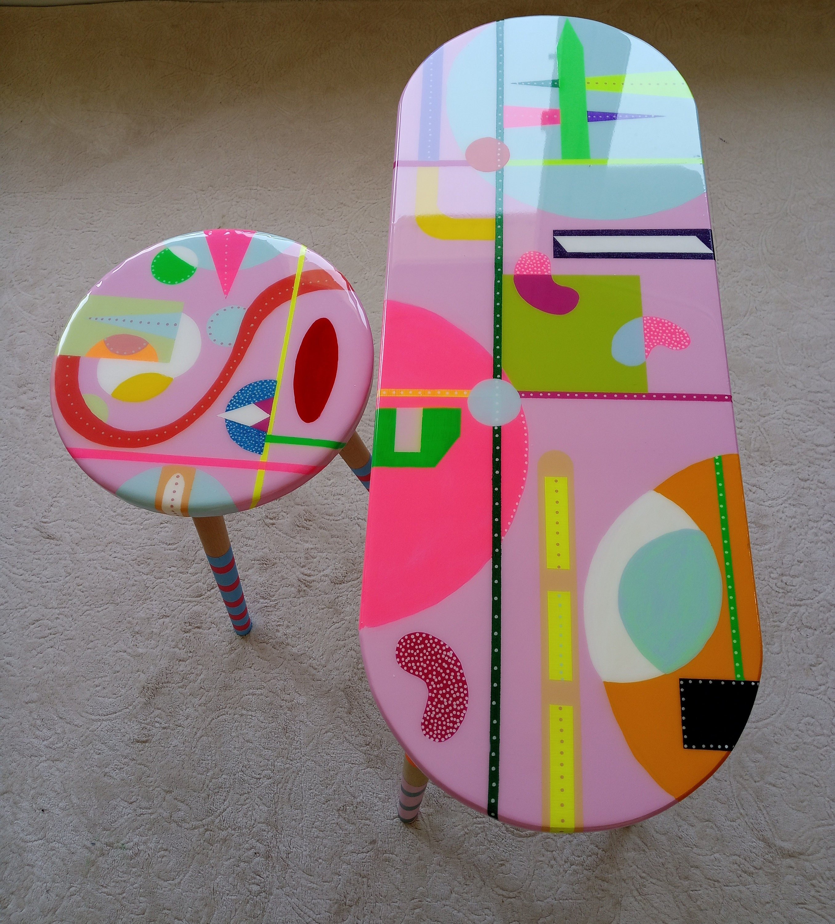 Unusual Pink Funky Colorful Side Nesting Resin Coffee Tables, Maximalist Eclectic Abstract Round Oval Cool Neon Painted Leg Epoxy Art Table