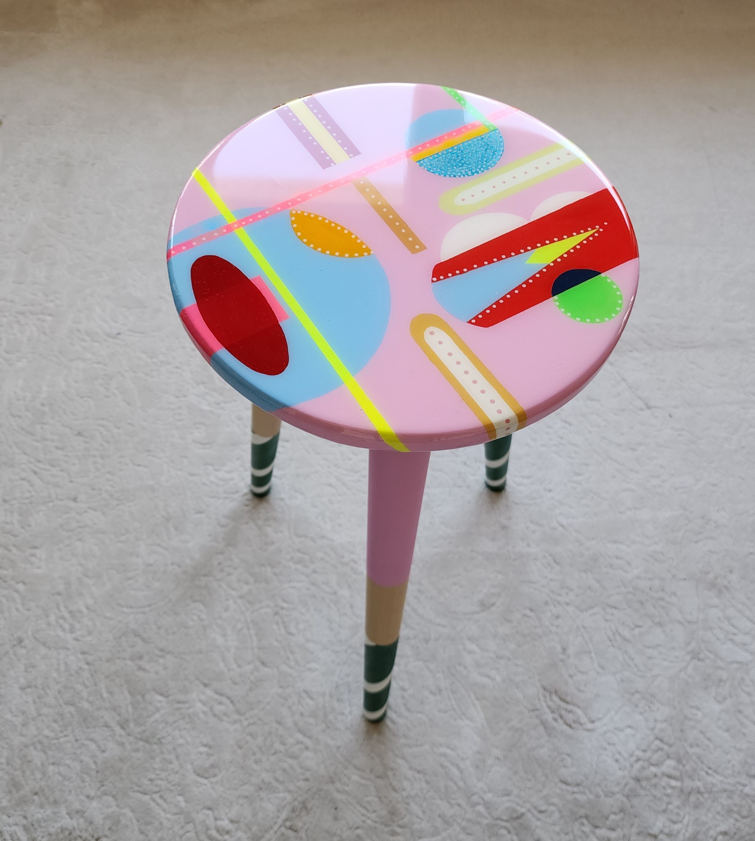 Round Pink Blue Abstract Funky Resin Coffee Table, Hand Painted Geometric Multicolor Eclectic Cool Retro Boho Unusual Epoxy Art Side Table
