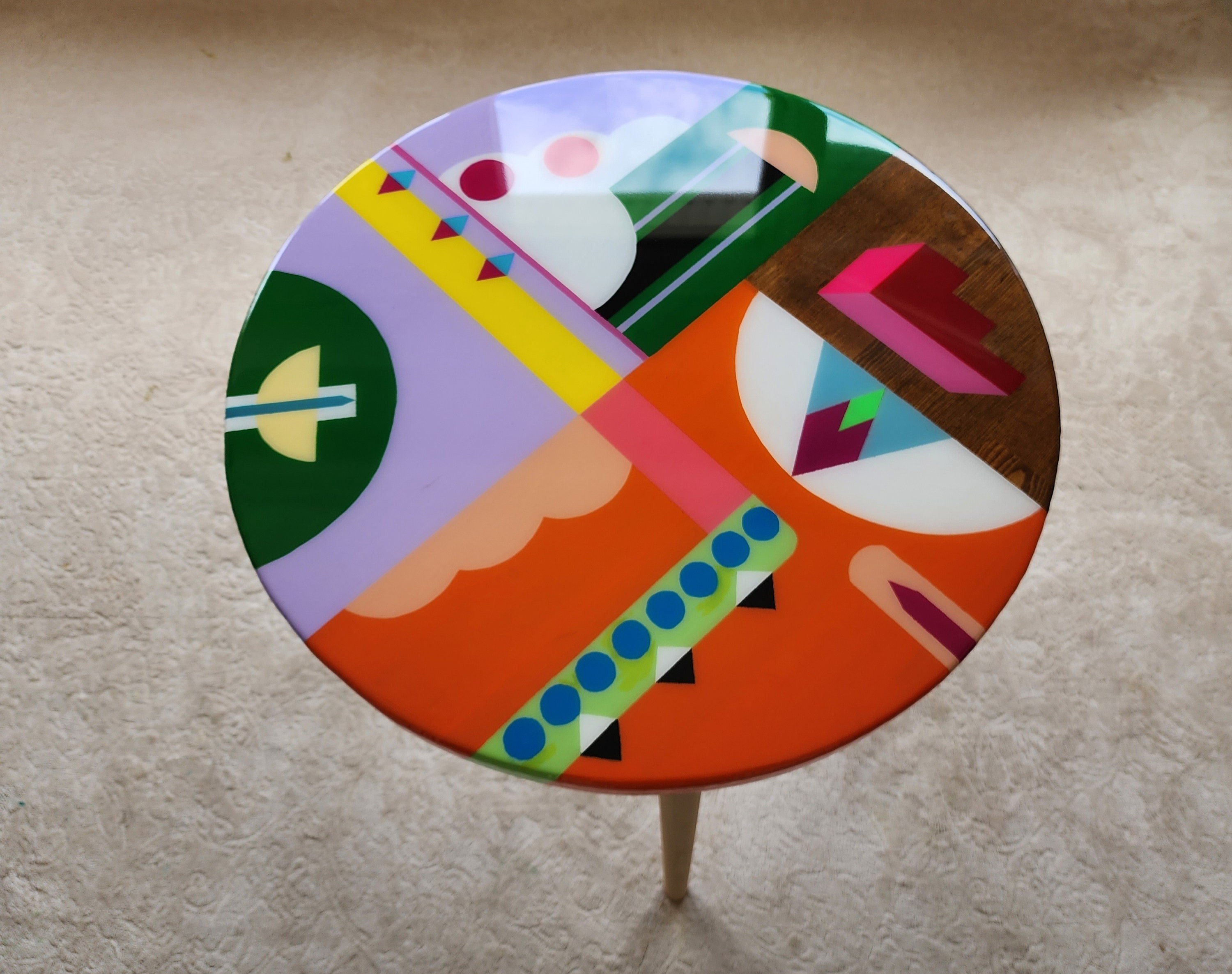 Modern Colorful Resin Round Side Center Table, Funky Retro Furniture Abstract Cool Living Room Sofa Epoxy Live Edge Wooden Vintage End Table