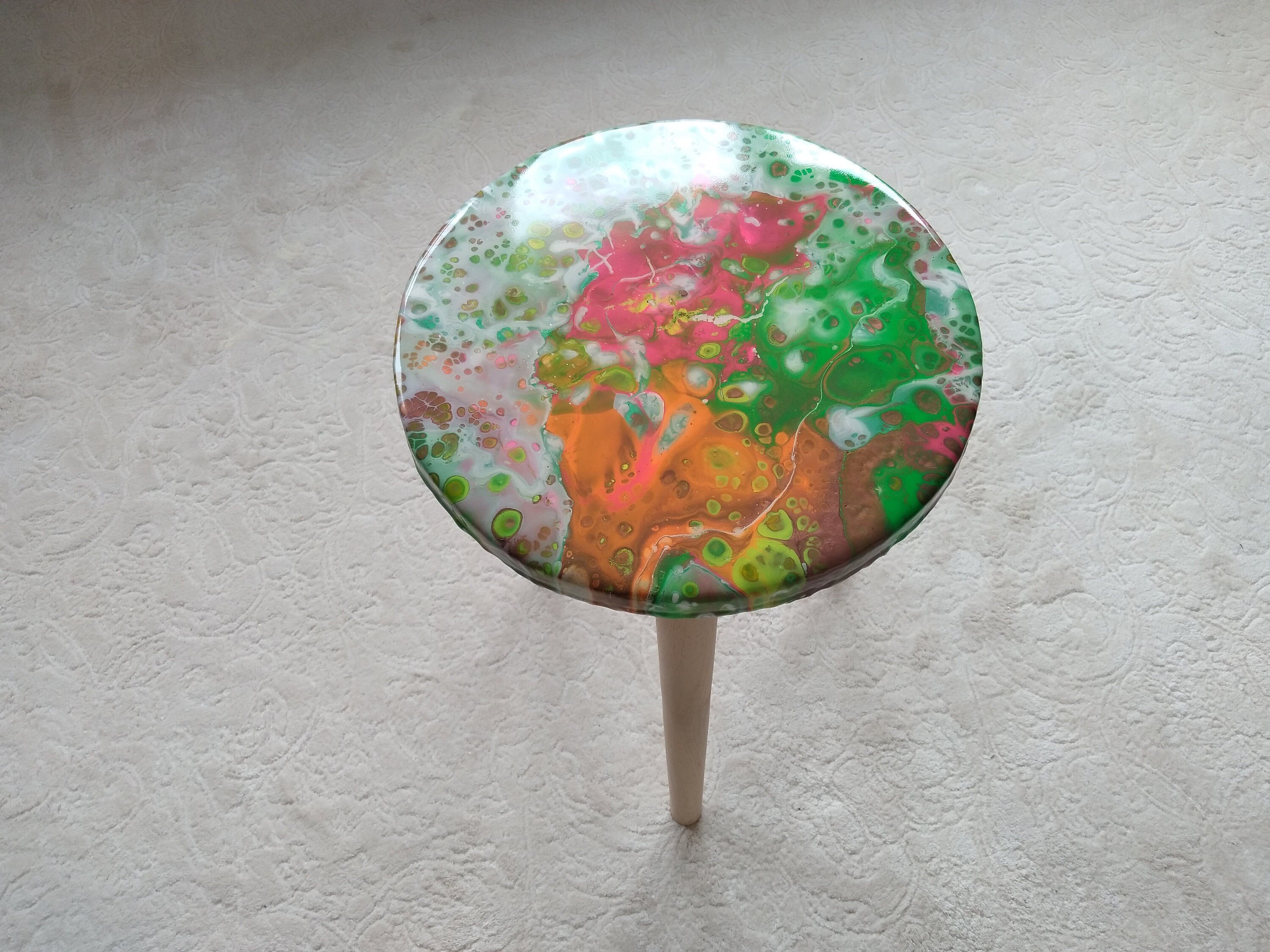Small Resin Wood Side Coffee Table, Pink Round Modern Boho Unique Wooden Epoxy Bedroom Entrway Bedside Abstract Art Sofa End Low Cool  Table
