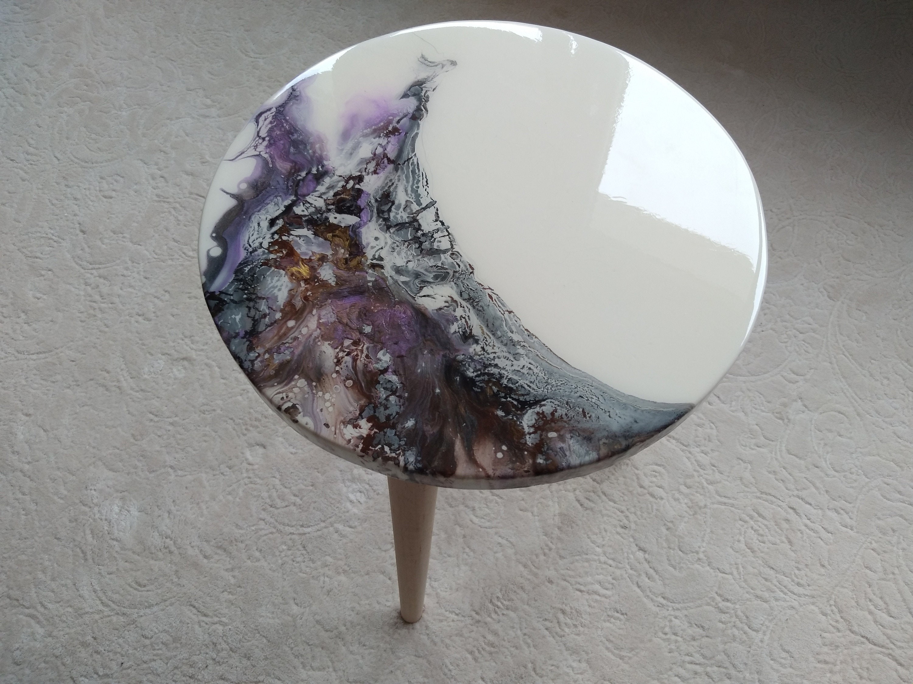 Round Modern Small Resin Sofa Coffee Table, Purple White Unique Wood Epoxy Entryway Wooden Abstract Bedside End Side Low Art Coffee Table