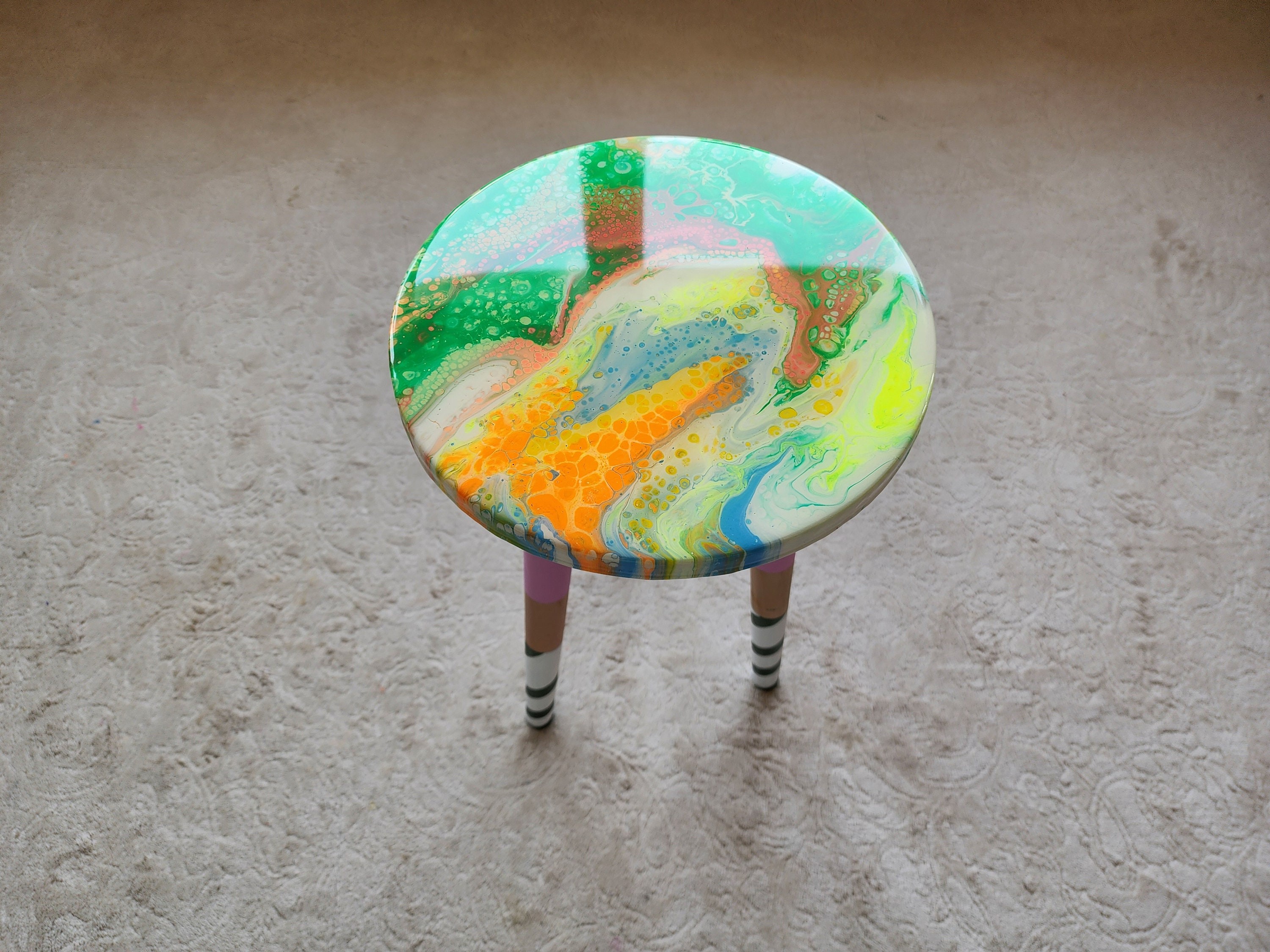 Unique Wooden Green Abstract Epoxy Resin Side Coffee Table, Colorful Funky Eclectic Rainbow Pop Art Hand Painted Cute End Sofa Center Table