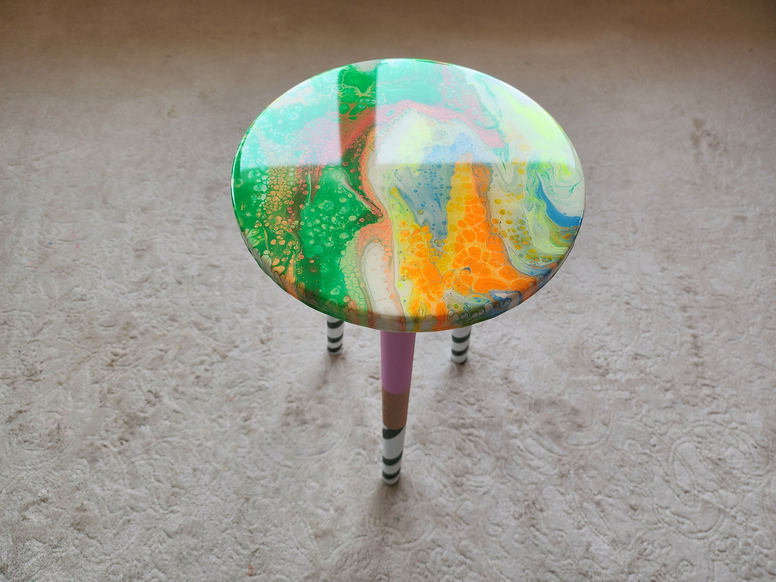 Unique Wooden Green Abstract Epoxy Resin Side Coffee Table, Colorful Funky Eclectic Rainbow Pop Art Hand Painted Cute End Sofa Center Table