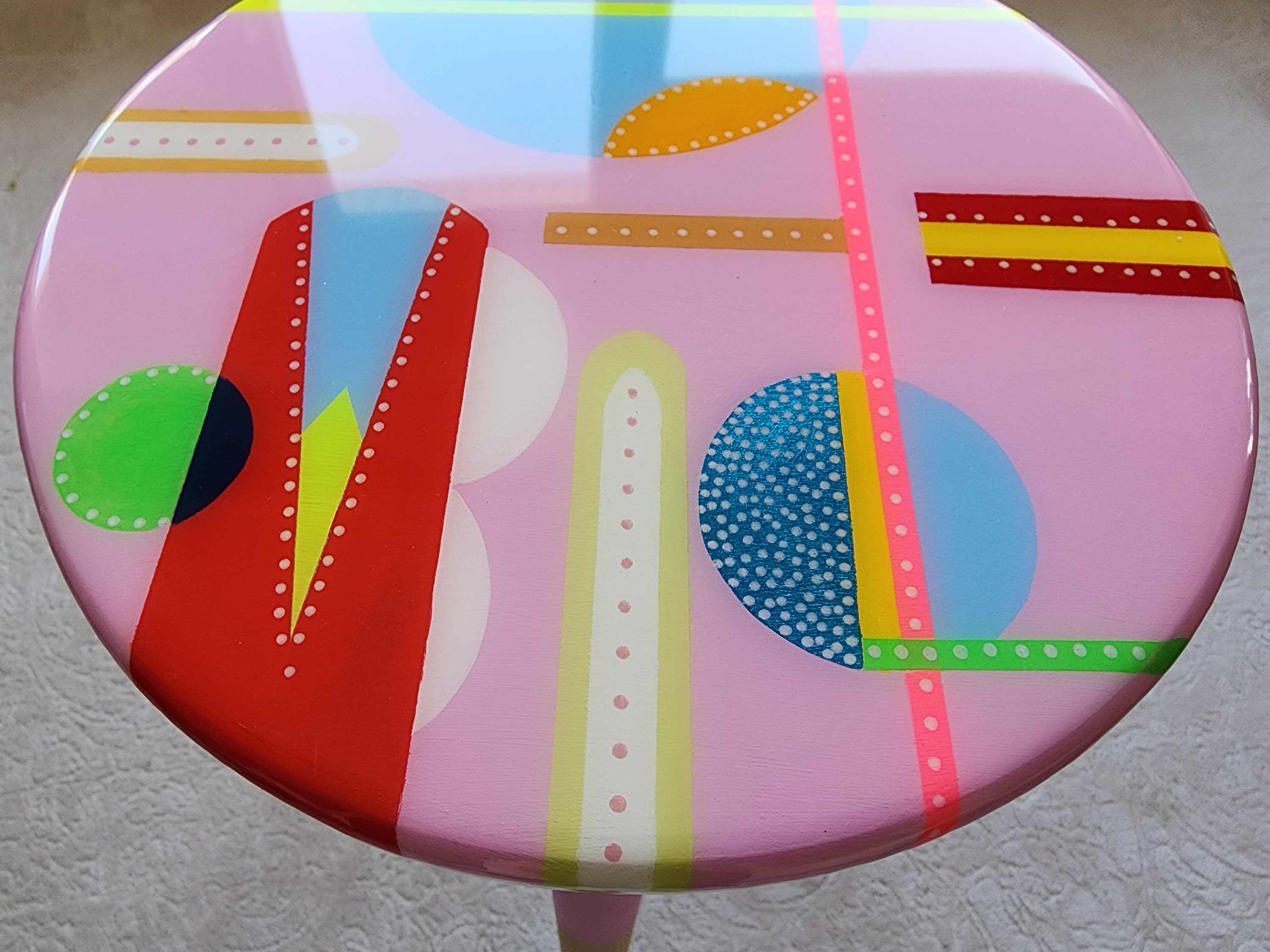 Round Pink Blue Abstract Funky Resin Coffee Table, Hand Painted Geometric Multicolor Eclectic Cool Retro Boho Unusual Epoxy Art Side Table
