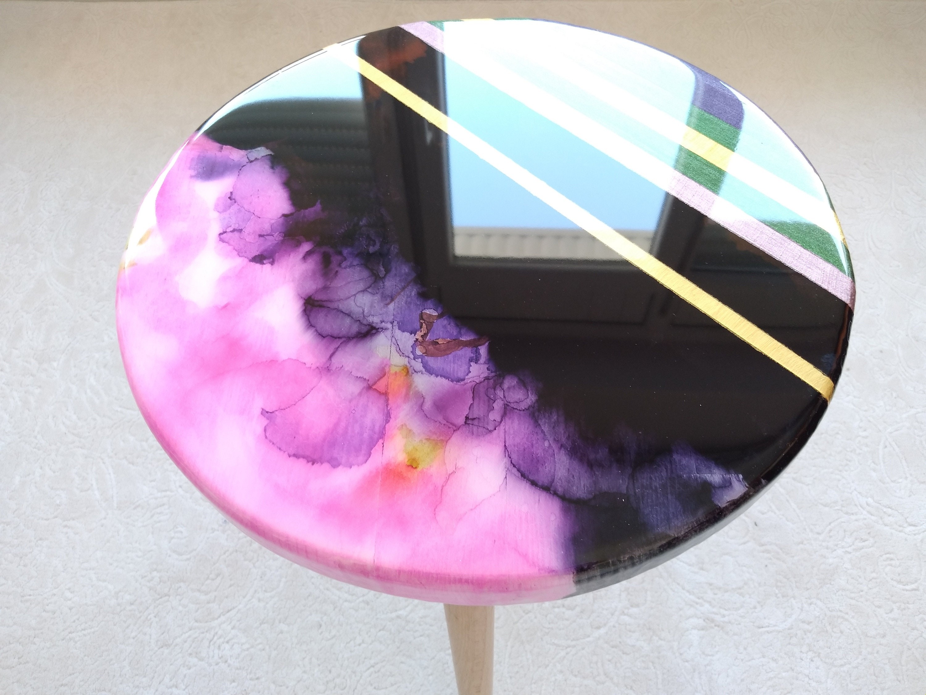 Wood Round Bedside Pink Black Resin Side Coffee Table, Modern Unique Epoxy End Boho Entryway Bedroom Sofa Furniture Wooden Abstract Table
