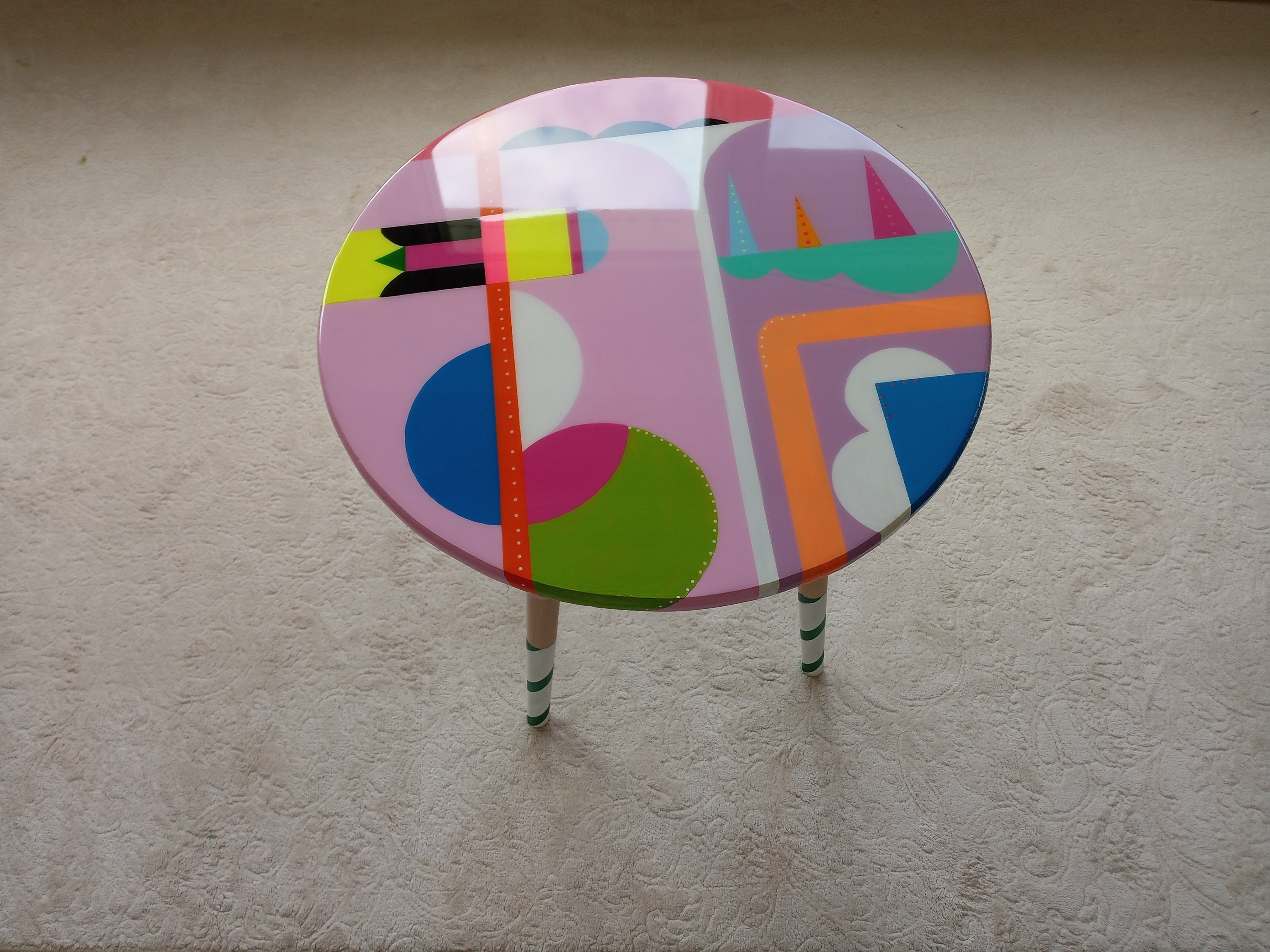 Round Colorful Funky Abstract Boho Resin Table,Pink Purple Groovy Vibrant Wood Rainbow Retro Hippi End Side Cool Luxury Center Coffee Table