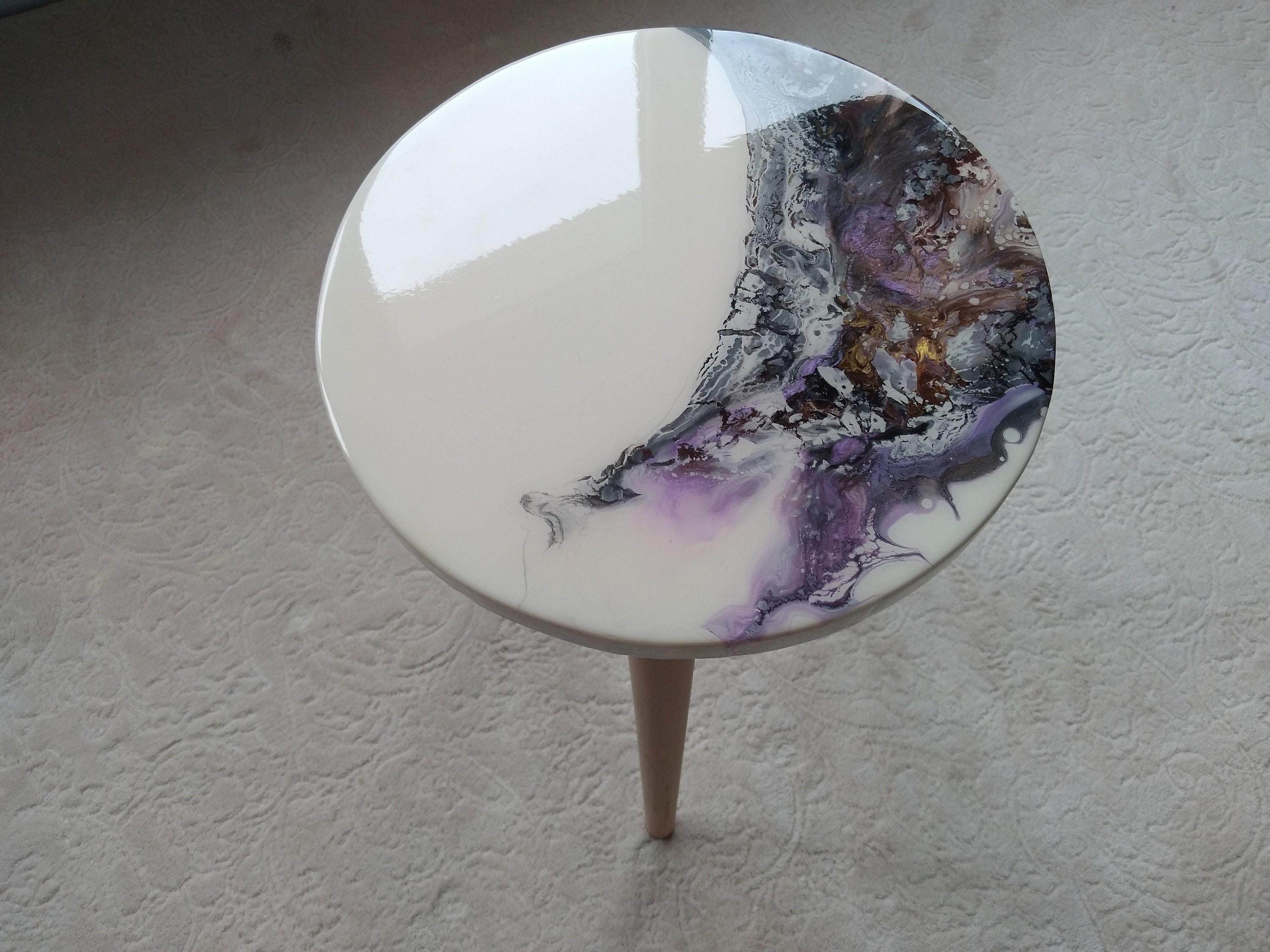 Round Modern Small Resin Sofa Coffee Table, Purple White Unique Wood Epoxy Entryway Wooden Abstract Bedside End Side Low Art Coffee Table