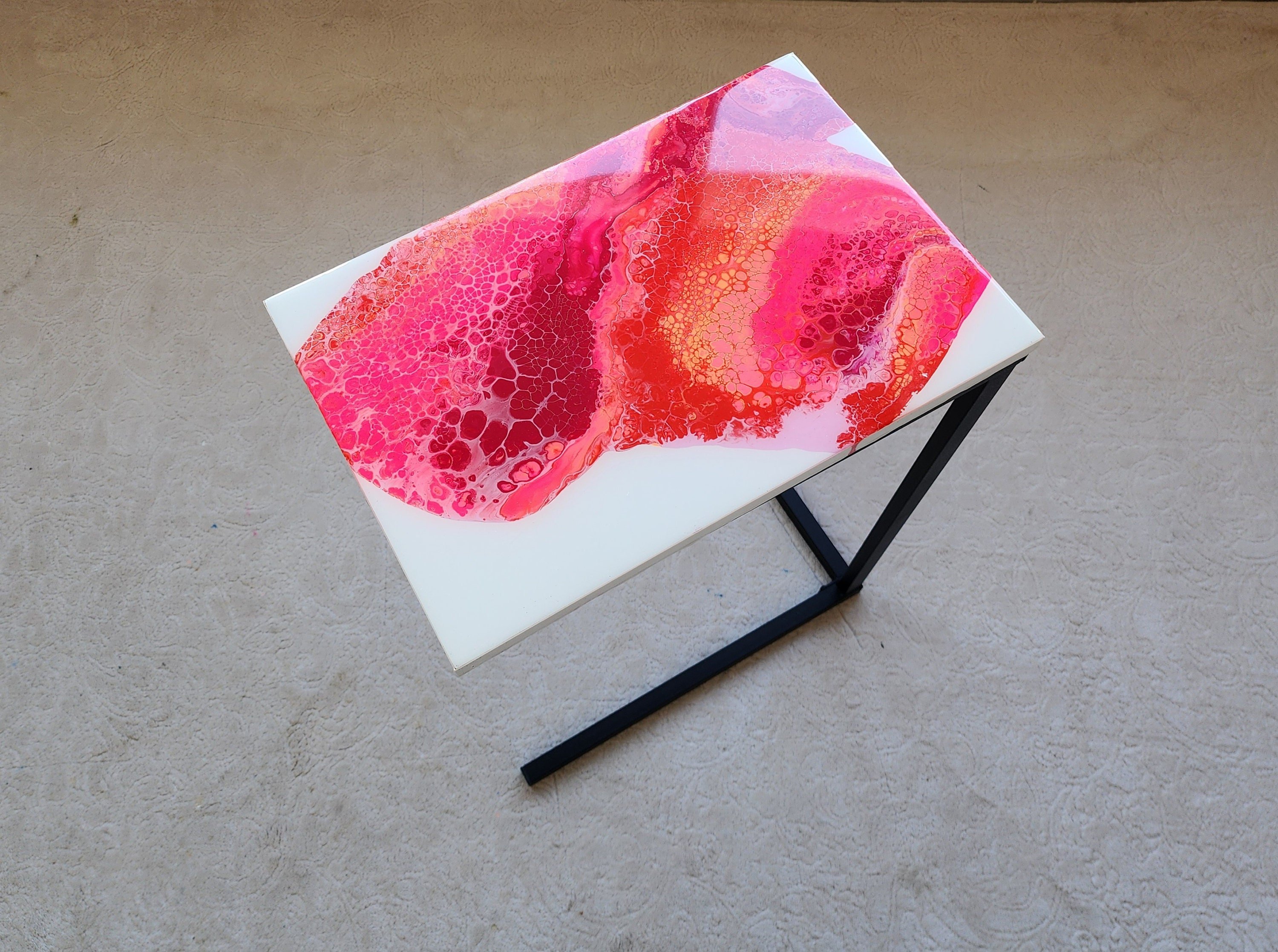 Colorful Side End Resin Couch C Shape Art Table With Metal Legs,Funky Pink White Cool Abstract Wooden Coffee Table,Mother&#39;s Day Gift For Her