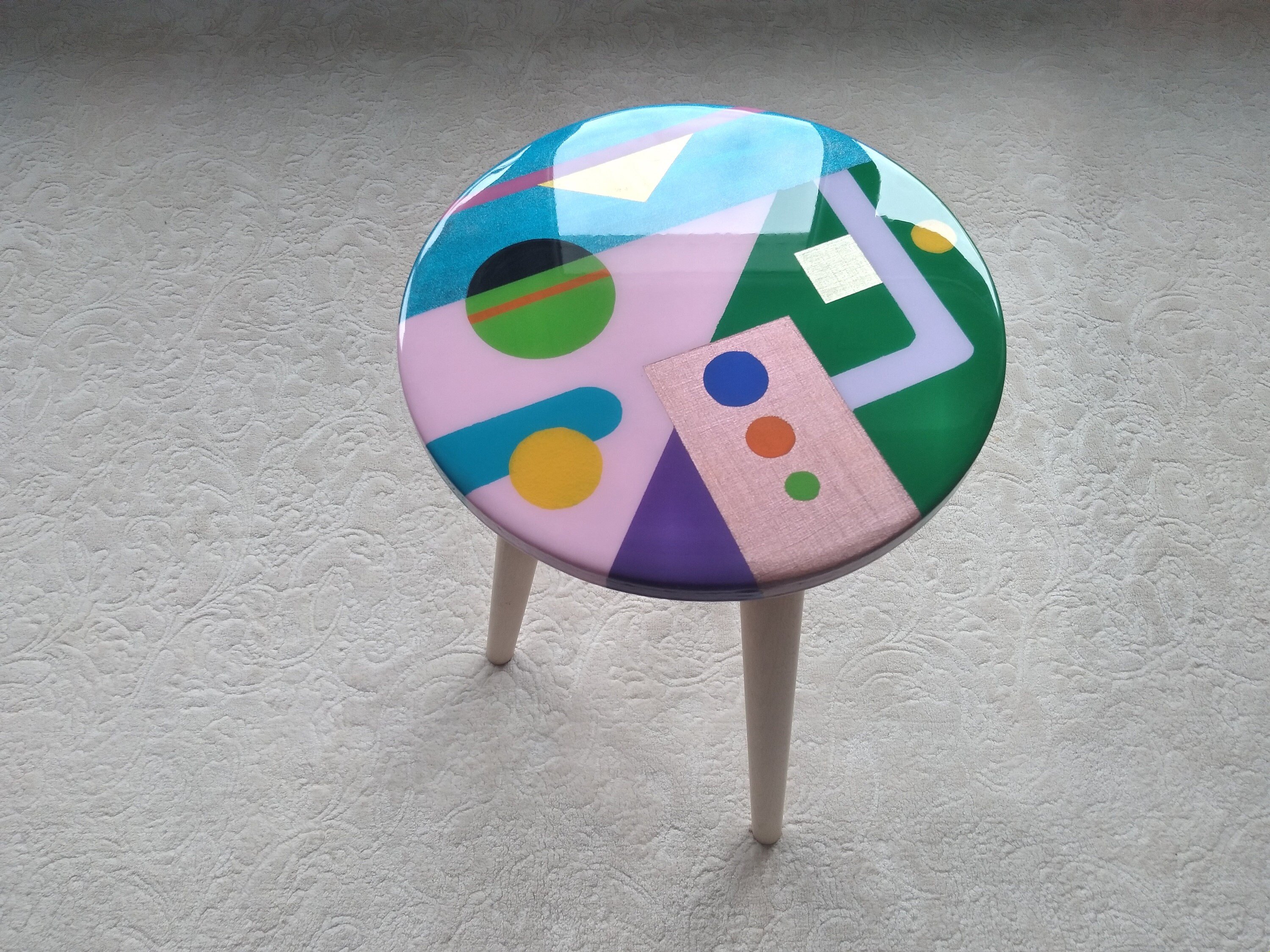 Round Colorful Small Abstract Resin Side Coffee Table, Wooden Bronze Modern Boho Unique End Sofa Bedside Bedroom Cool Epoxy Unusual ArtTable