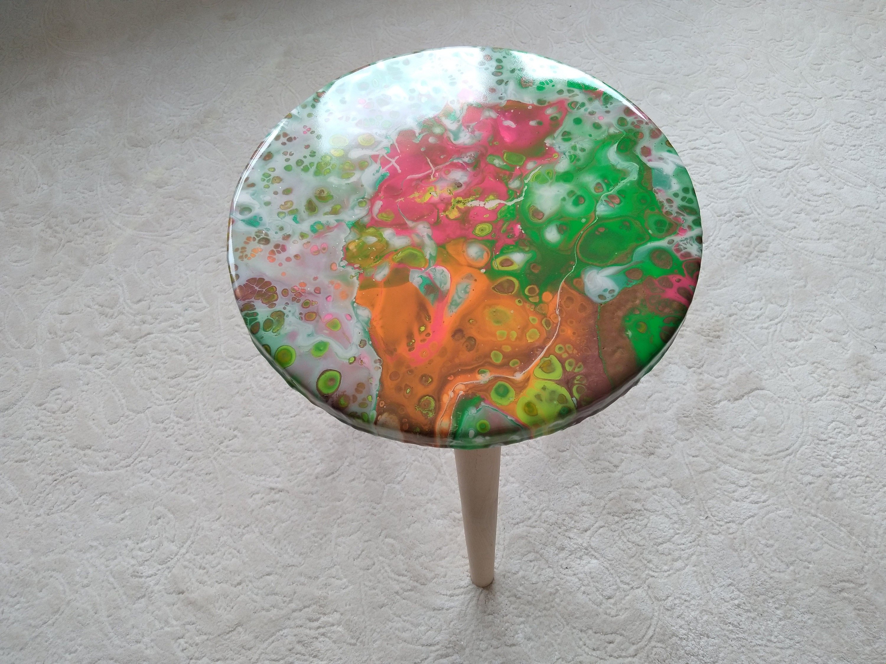 Small Resin Wood Side Coffee Table, Pink Round Modern Boho Unique Wooden Epoxy Bedroom Entrway Bedside Abstract Art Sofa End Low Cool  Table