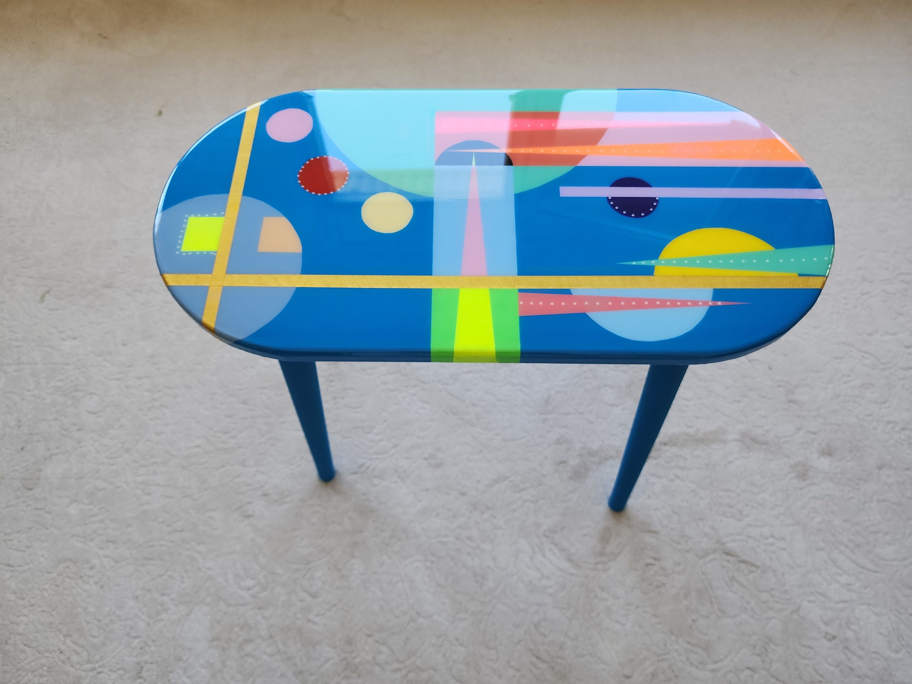 Oval Abstract Painted Colorful Resin Side Coffee Table, Handmade Wooden Geometric Blue Entryway Center Living Room Bedside Small Epoxy Table