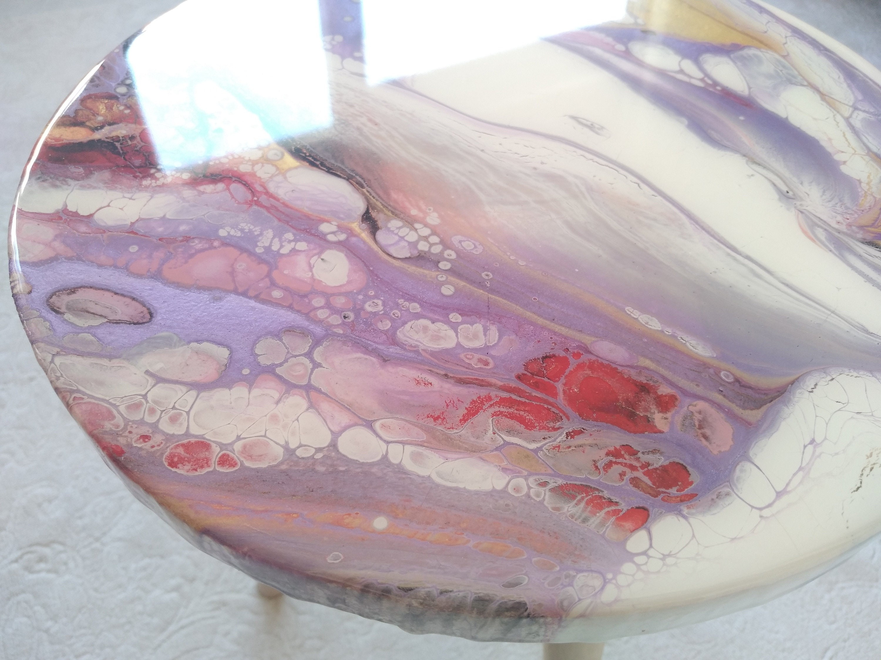Round Modern Small Resin Sofa Coffee Table, Purple White Unique Wood Epoxy Entryway Wooden Abstract Bedside End Side Low Art Coffee Table