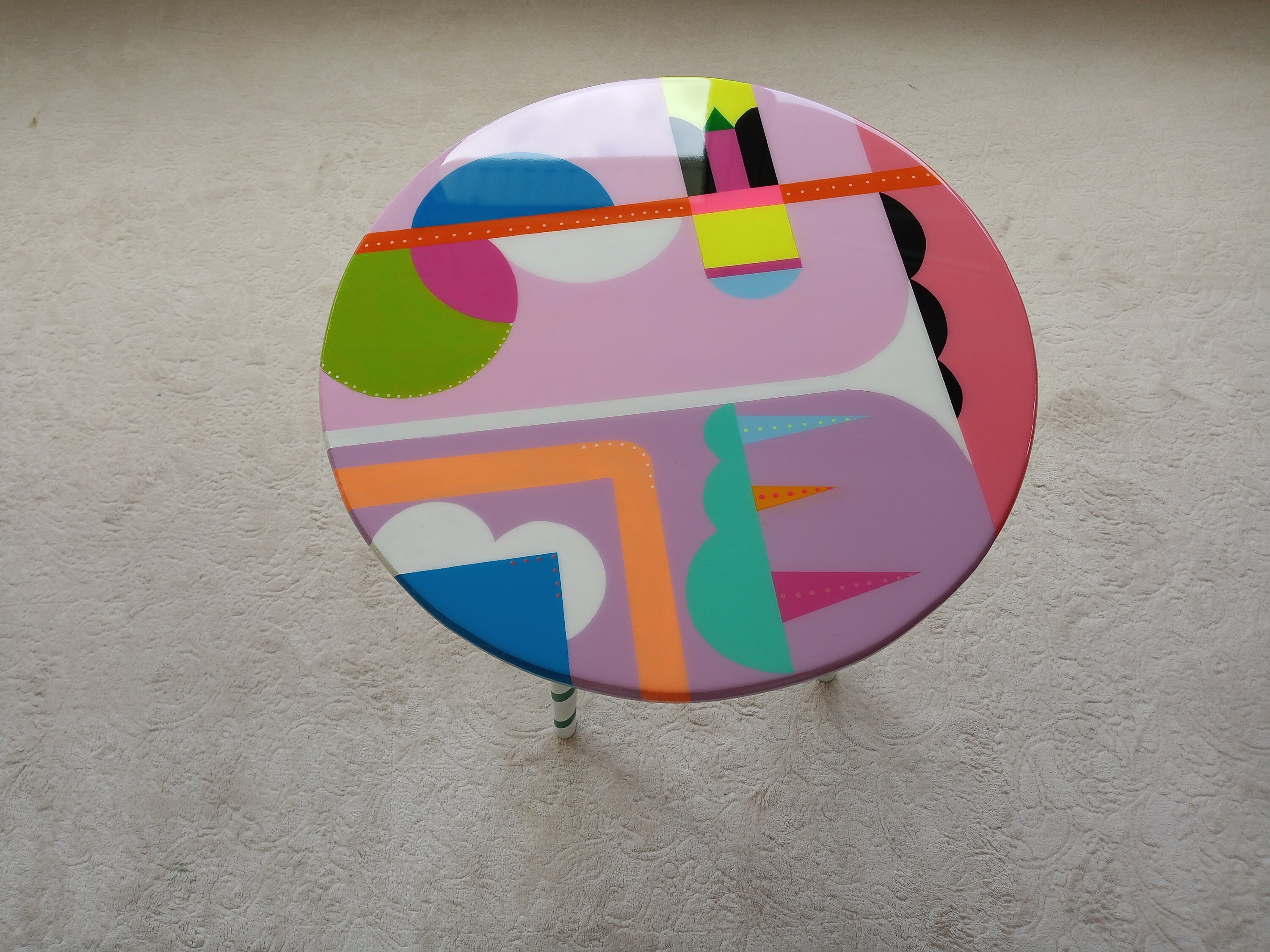 Round Colorful Funky Abstract Boho Resin Table,Pink Purple Groovy Vibrant Wood Rainbow Retro Hippi End Side Cool Luxury Center Coffee Table