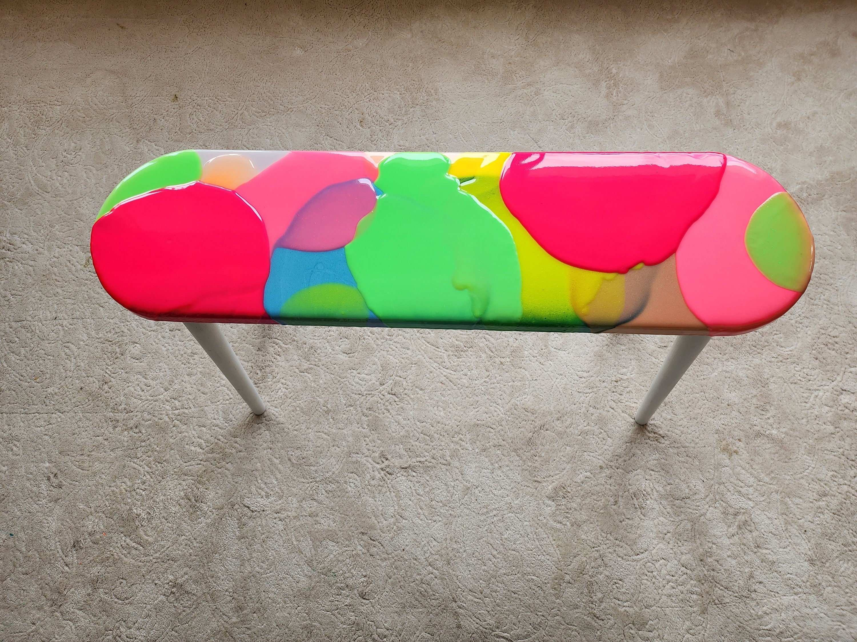 Pink Funky Oval Neon Painted Legs 3D Side Resin Coffee Tables, Colorful Maximalist Eclectic Unusual Abstract Cool Nesting Epoxy Art Table