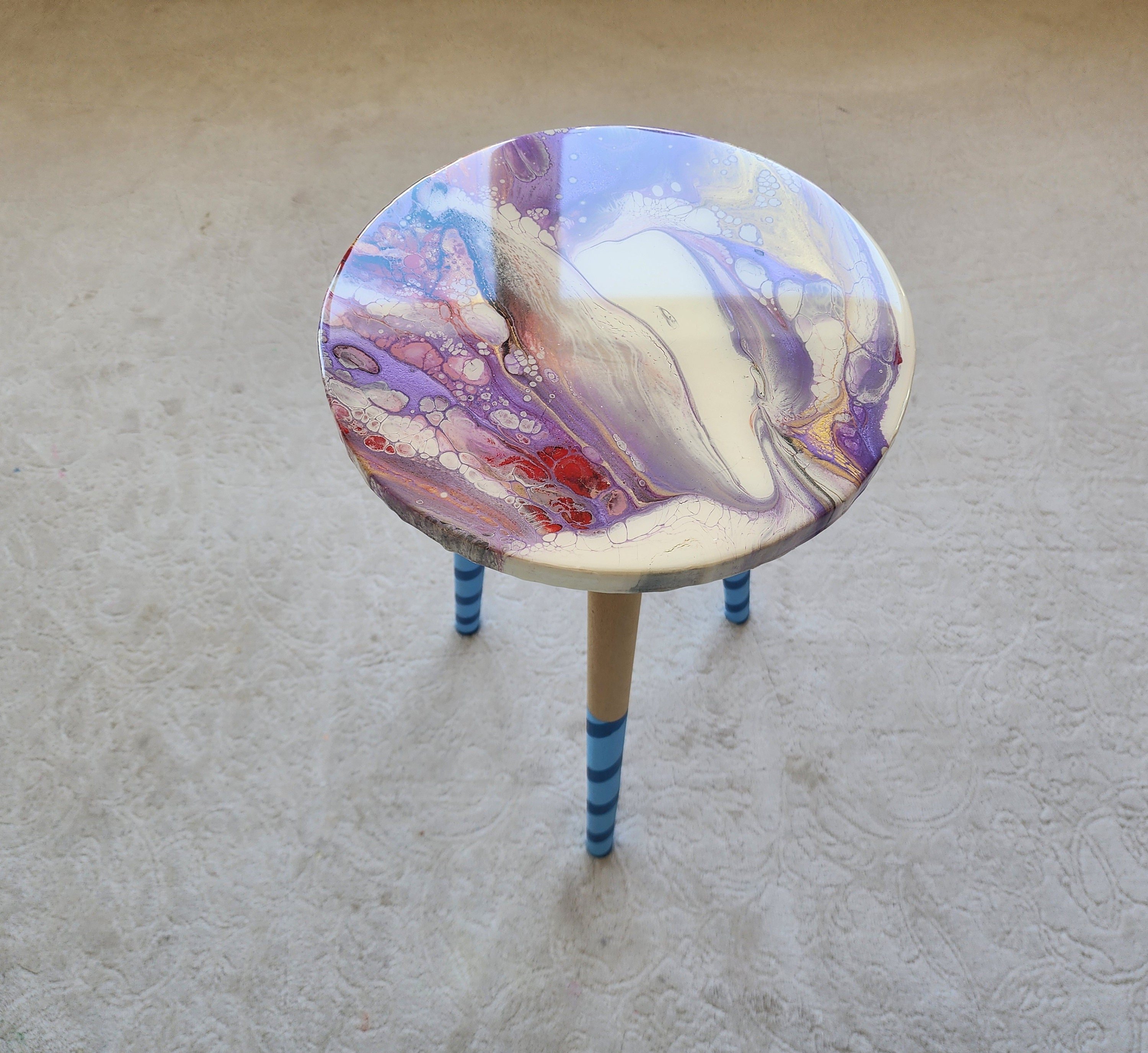 White Purple Gold Funky Round Epoxy Resin Side Coffee Table, Colorful Eclectic Handmade Abstract Boho Cool Painted Corner End Sofa Art Table