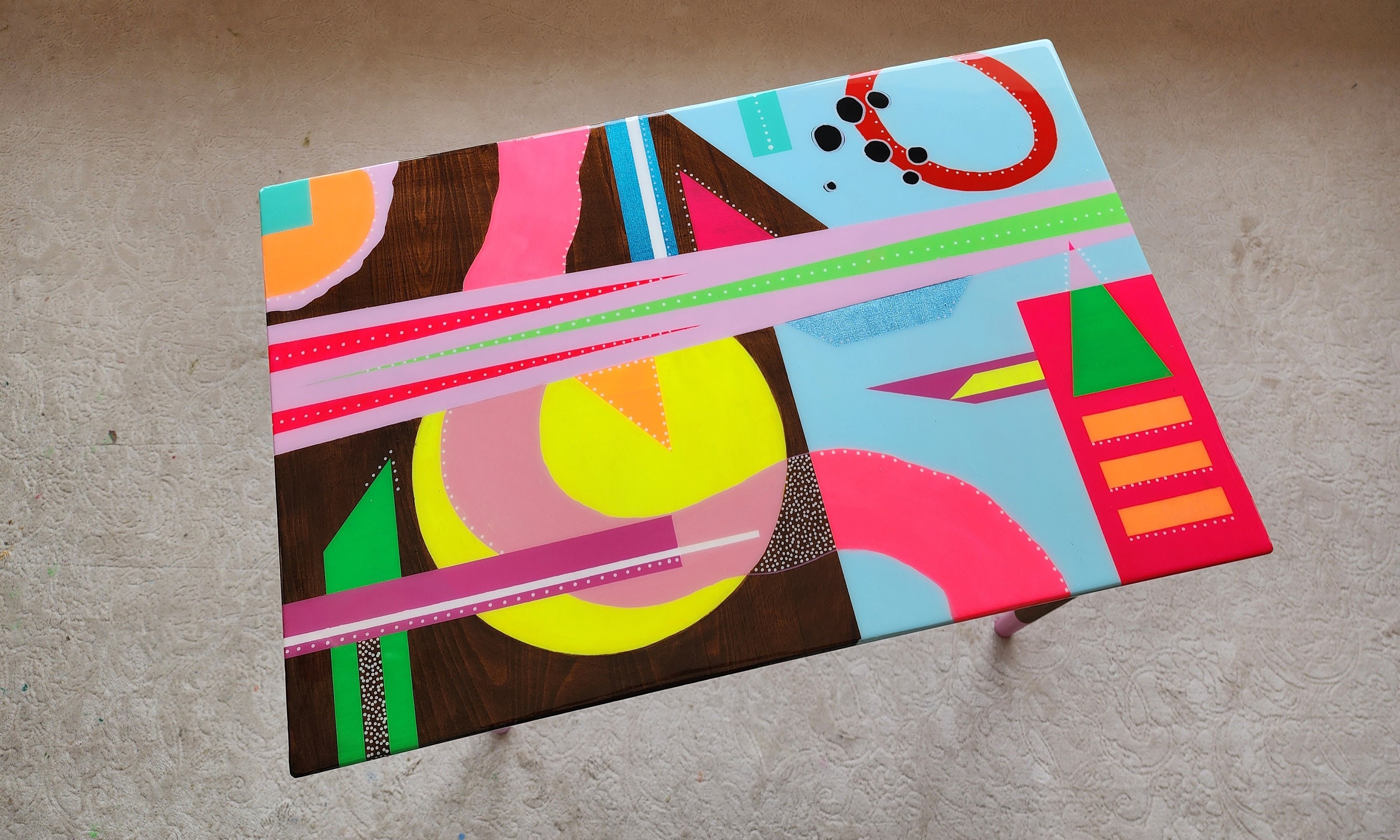 Vibrant Epoxy Resin Colorful Neon Art Side Coffee Table ,Rainbow Funky Groovy Retro Modern Unique Eclectic Abstract Sofa Quirky End Table