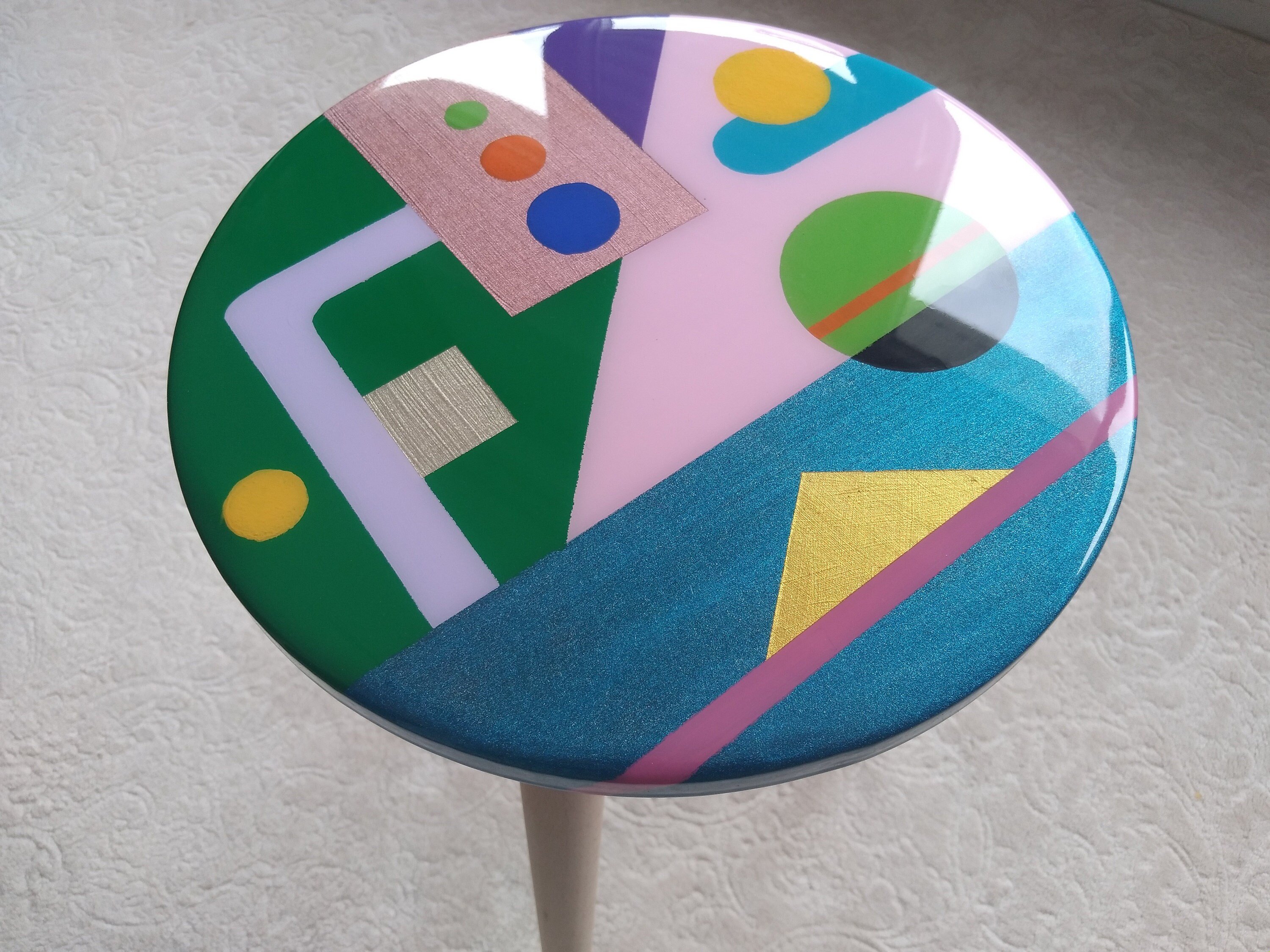 Round Colorful Small Abstract Resin Side Coffee Table, Wooden Bronze Modern Boho Unique End Sofa Bedside Bedroom Cool Epoxy Unusual ArtTable