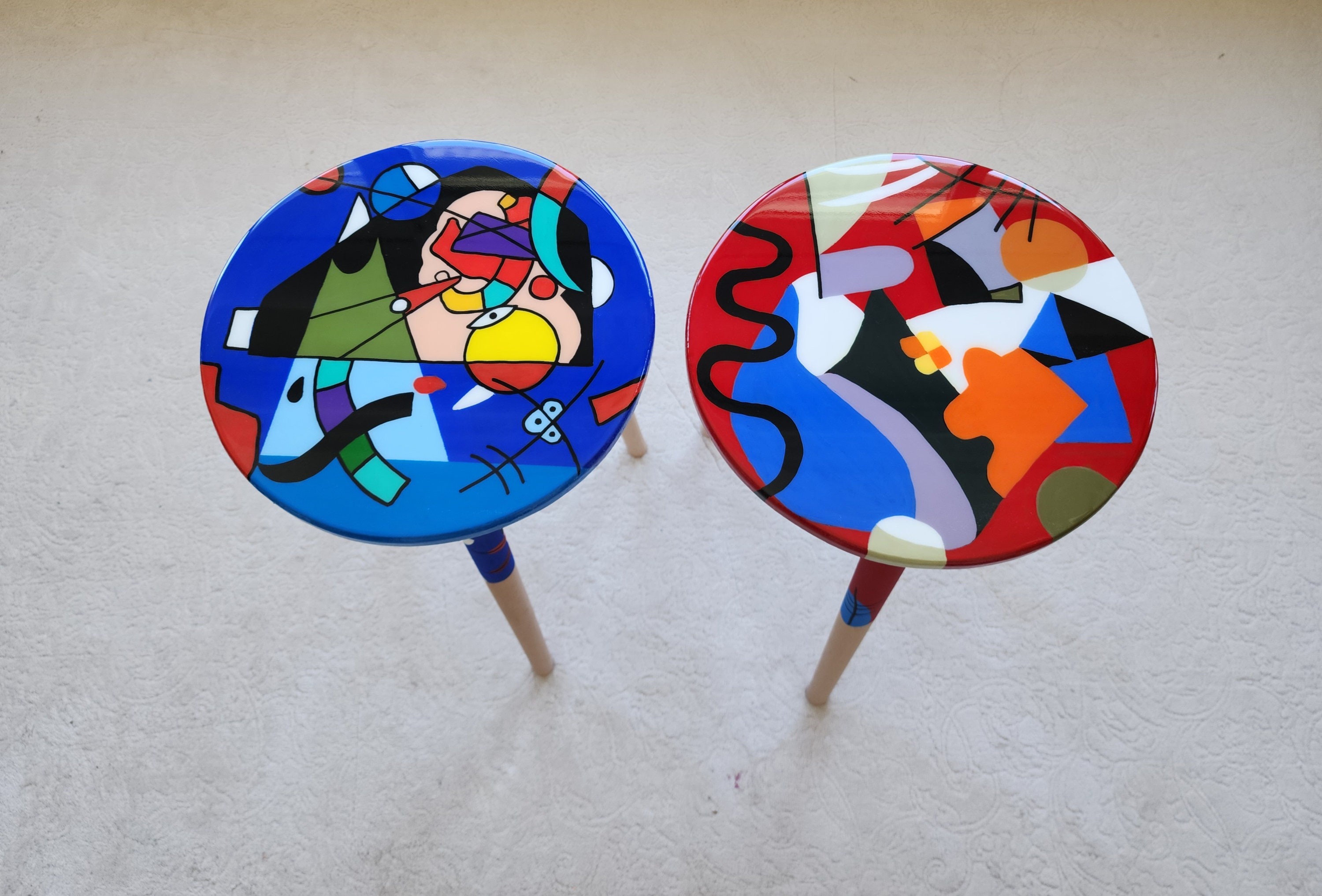 Round Colorful Red Blue Epoxy Resin Side Coffee Tables 