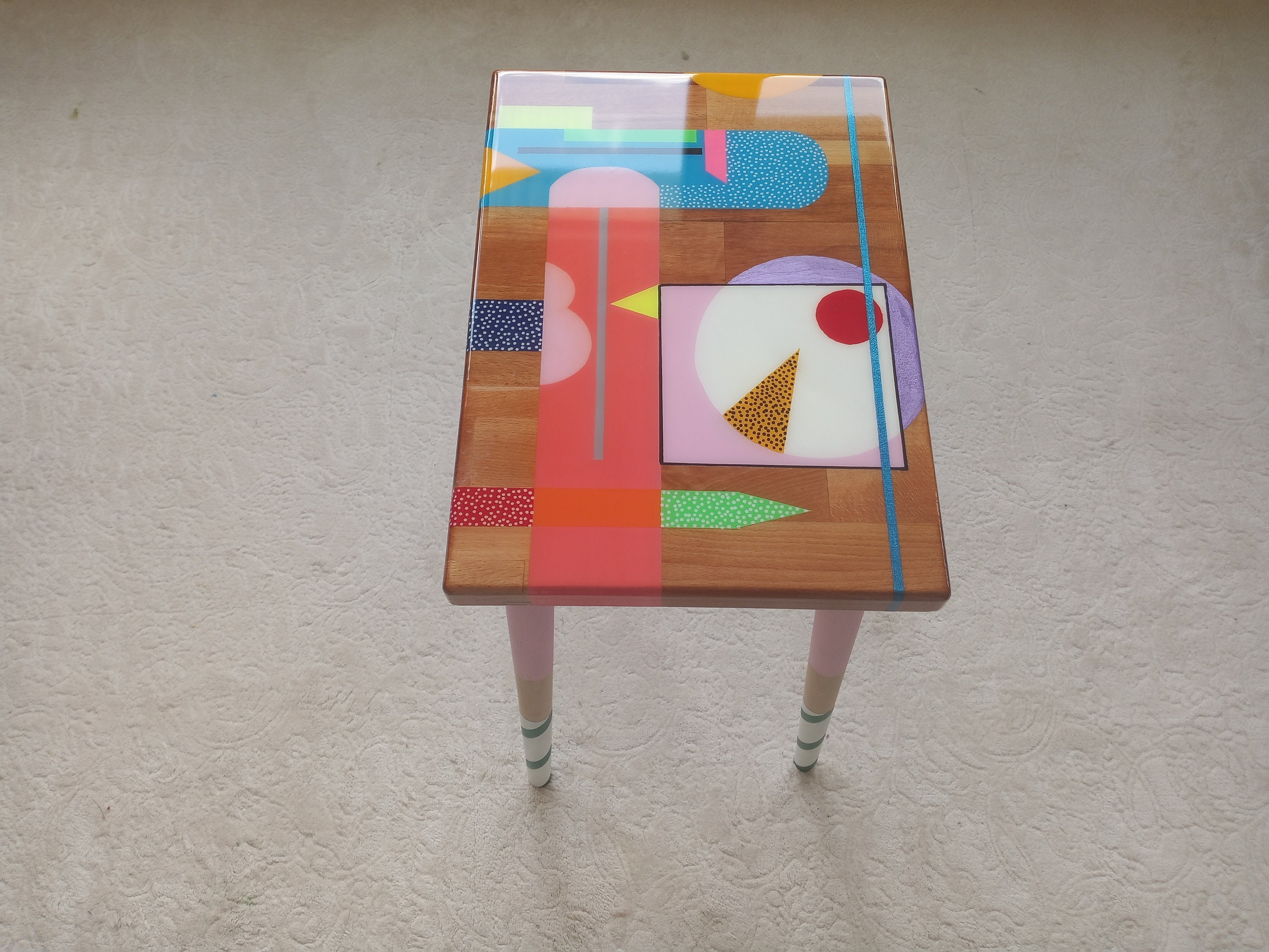 Colorful Abstract Funky Resin Boho Side Coffee Table, Vibrant Modern Wooden Handmade Cool Small Bedside Entryway End Sofa Painted Legs Table