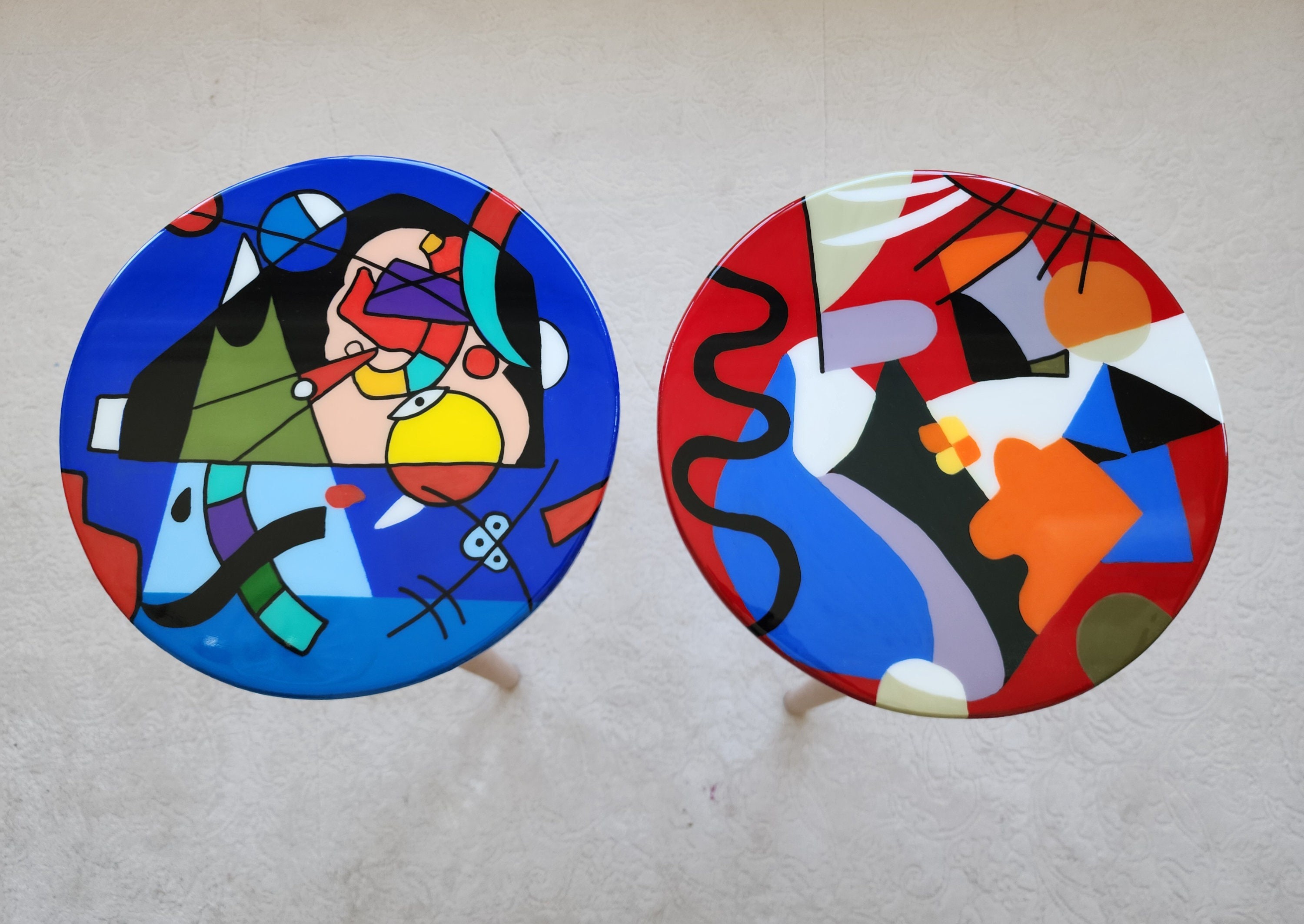 Round Colorful Red Blue Epoxy Resin Side Coffee Tables 