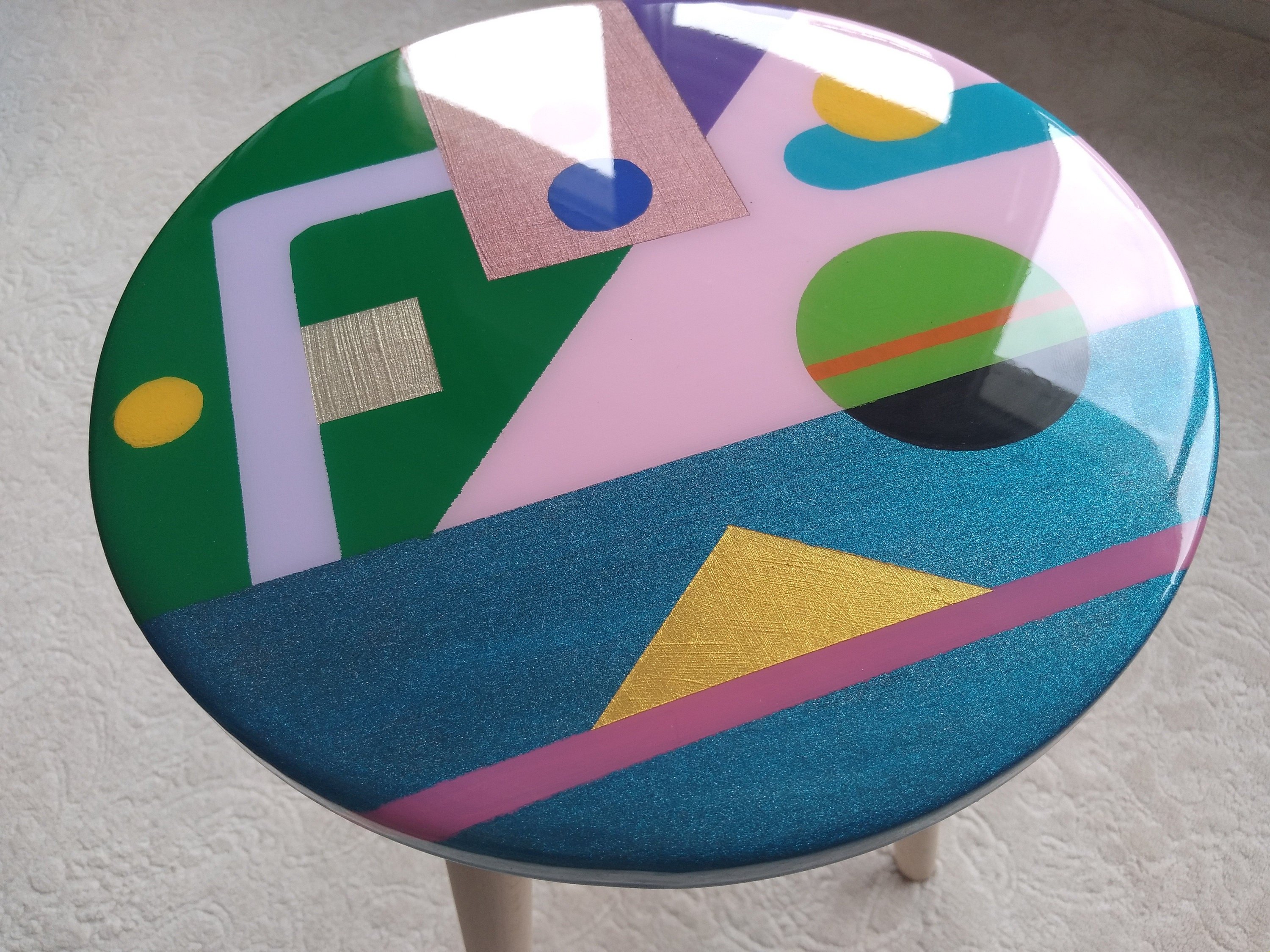 Round Colorful Small Abstract Resin Side Coffee Table, Wooden Bronze Modern Boho Unique End Sofa Bedside Bedroom Cool Epoxy Unusual ArtTable