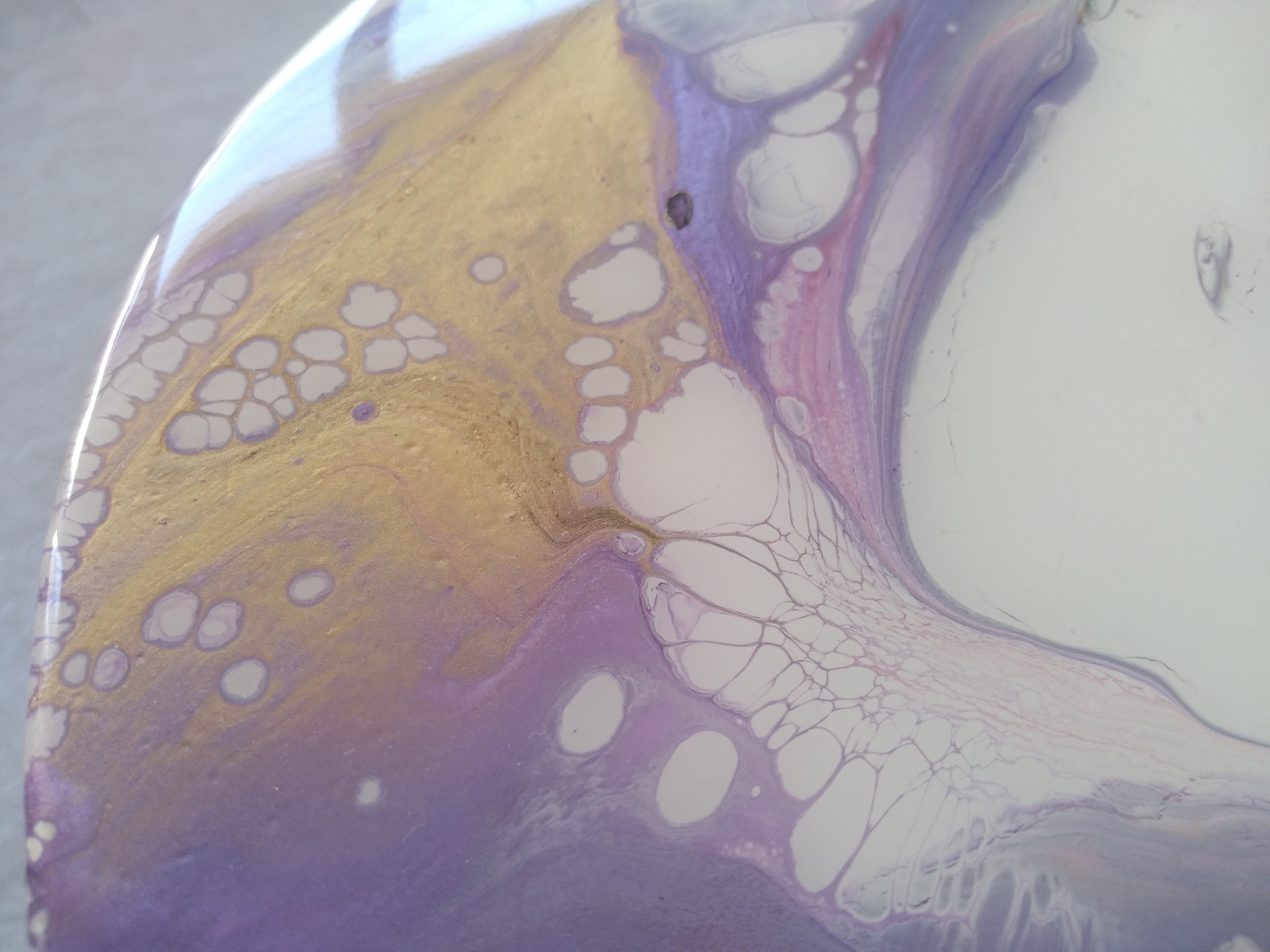 Round Modern Small Resin Sofa Coffee Table, Purple White Unique Wood Epoxy Entryway Wooden Abstract Bedside End Side Low Art Coffee Table