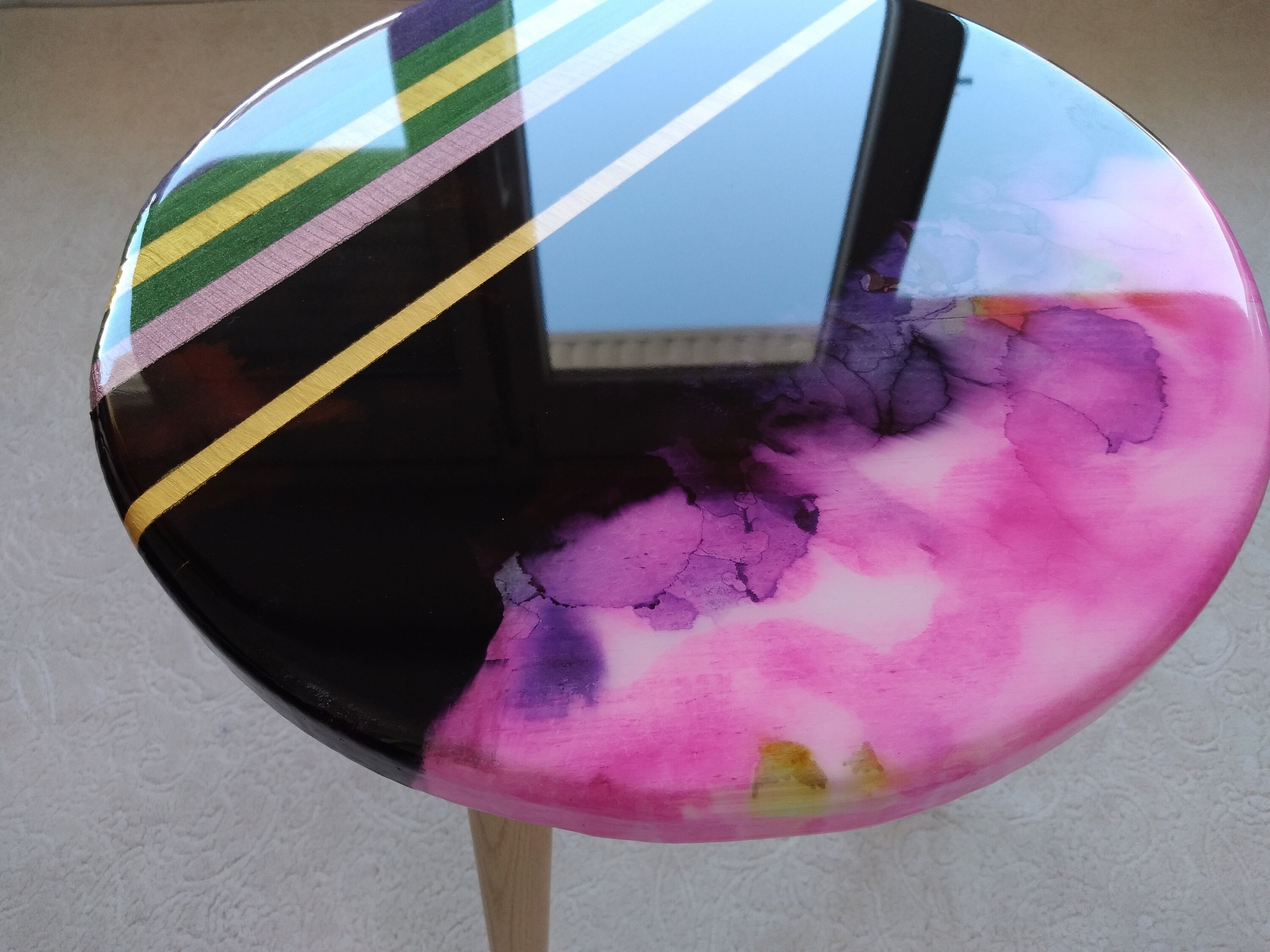 Wood Round Bedside Pink Black Resin Side Coffee Table, Modern Unique Epoxy End Boho Entryway Bedroom Sofa Furniture Wooden Abstract Table