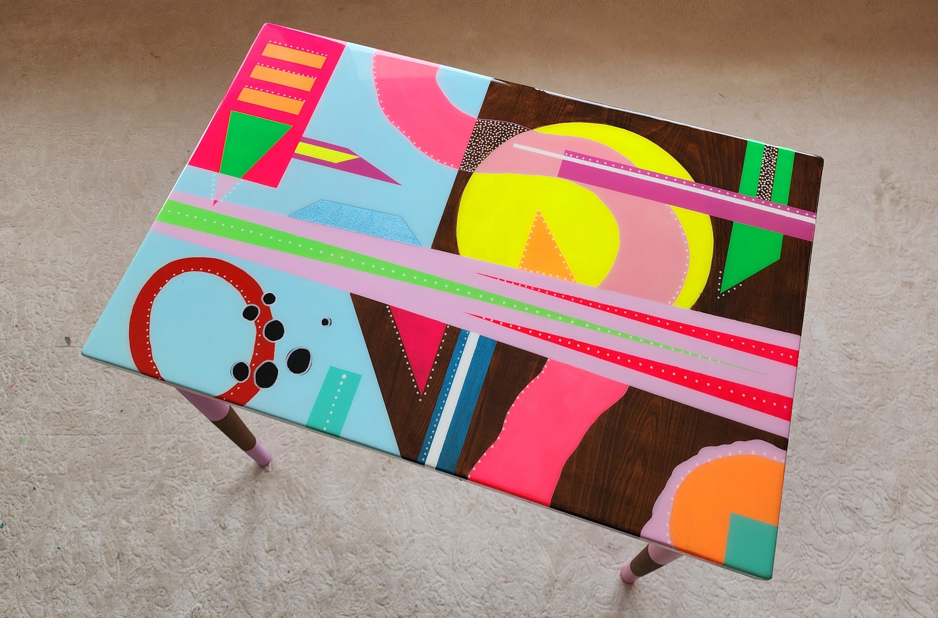 Vibrant Epoxy Resin Colorful Neon Art Side Coffee Table ,Rainbow Funky Groovy Retro Modern Unique Eclectic Abstract Sofa Quirky End Table