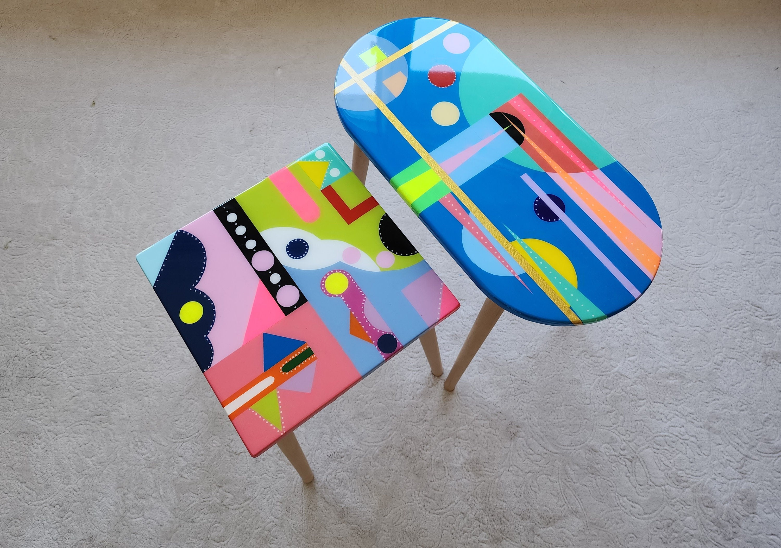 Colorful Abstract Funky Resin Side End 80s Coffee Tables, Unique Wooden Vibrant Pop Art Boho Retro Aesthetic Blue Pink Epoxy Center Tables