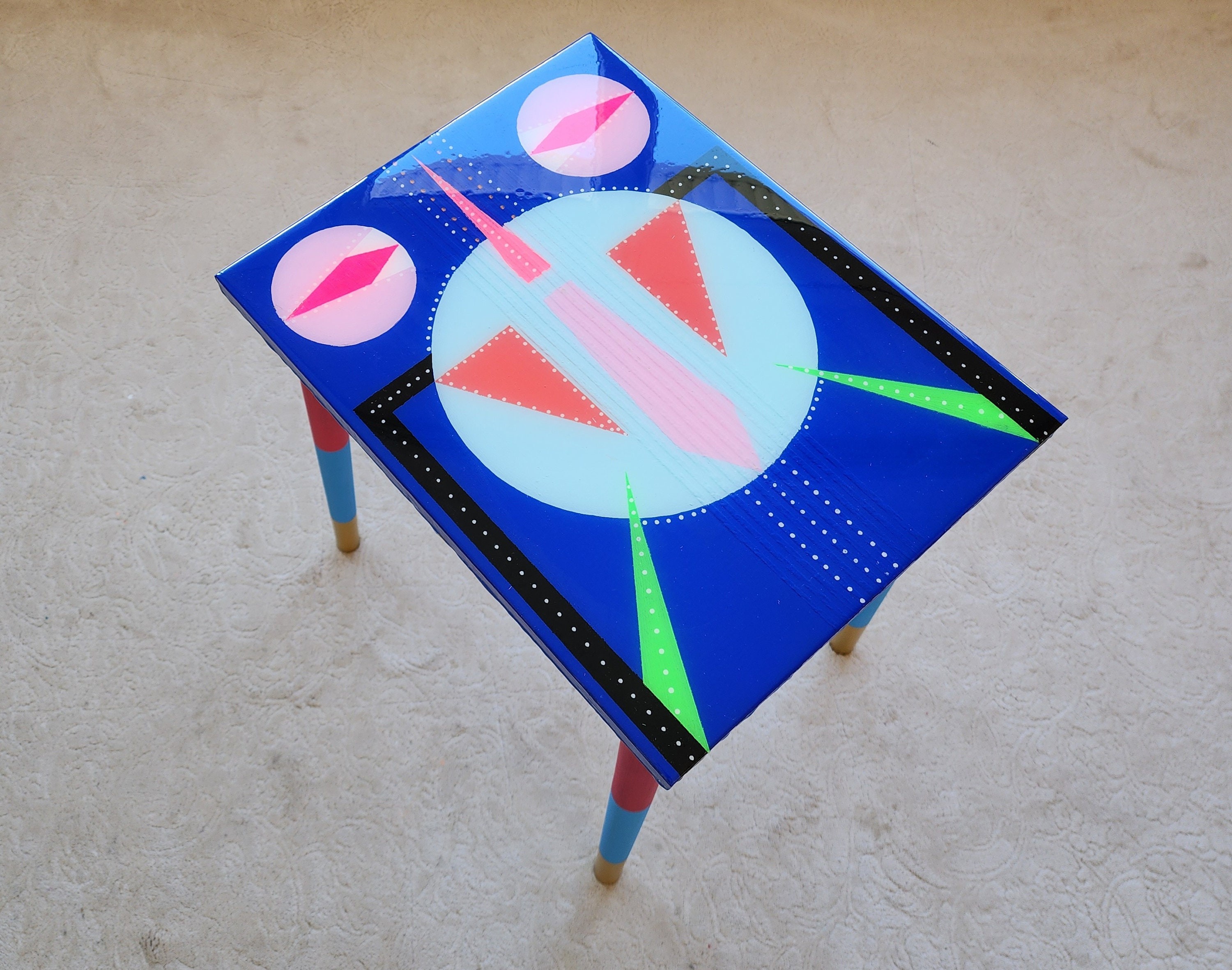 Unusual Blue Wooden Retro Epoxy Resin Side Coffee Table,Colorful Funky Eclectic Rainbow Abstract Pop Art Hand Painted Pink End Sofa Table