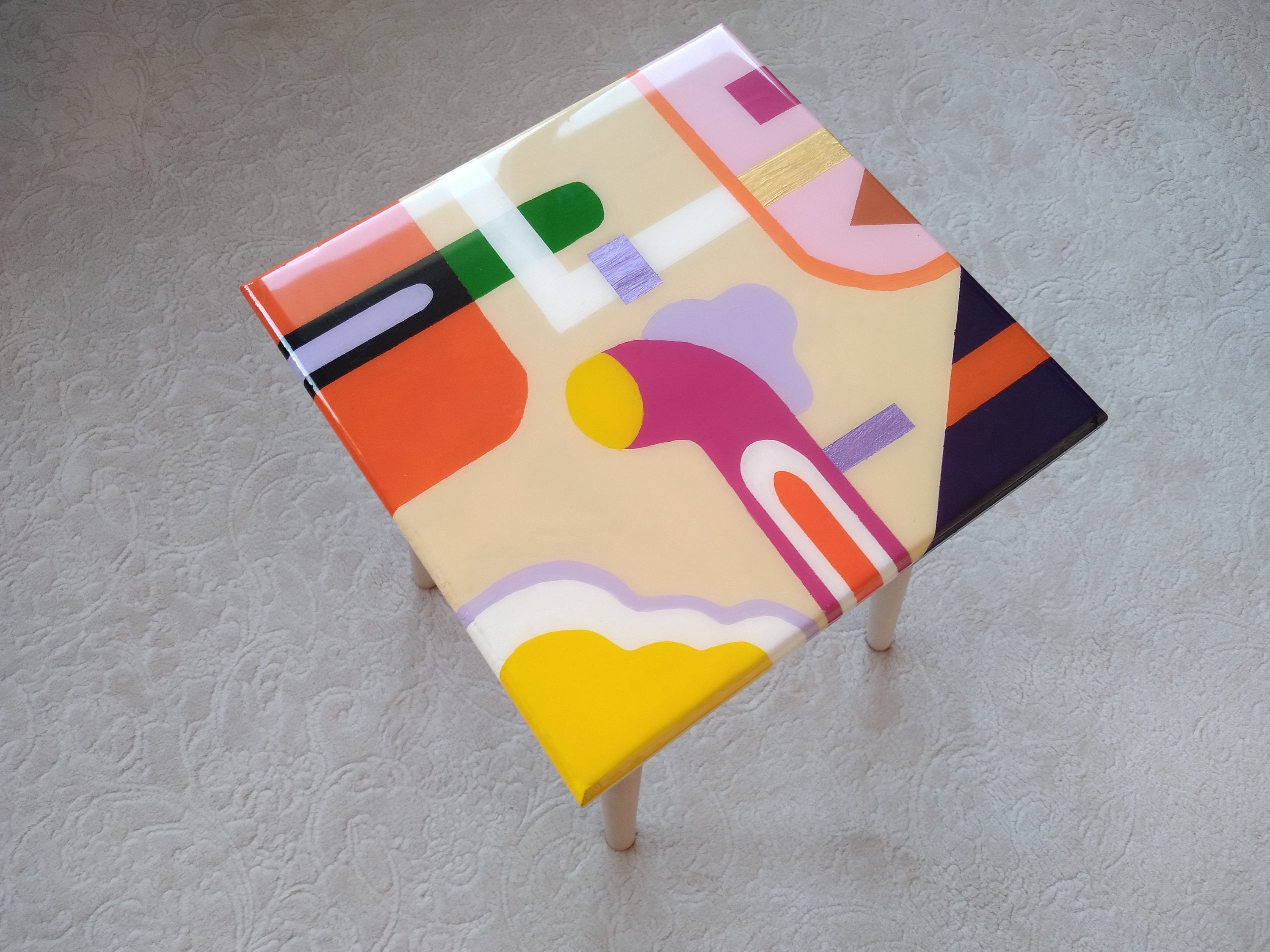 Colorful Vibrant Epoxy Resin Funky Abstract Coffee Table, Modern Unique Artistic Pop Art Design Stylish Groovy Eclectic Cool Art Side Table