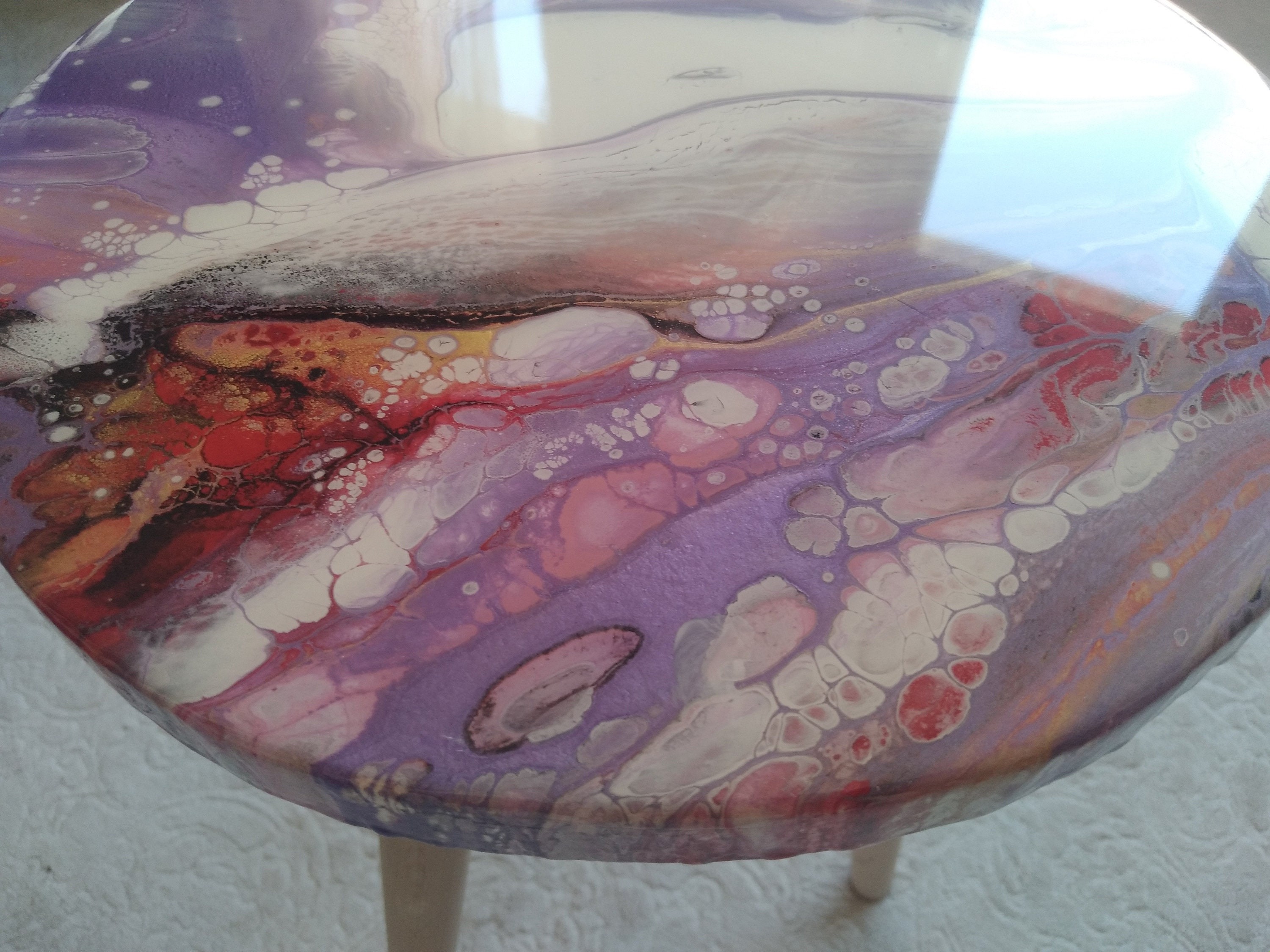 Round Modern Small Resin Sofa Coffee Table, Purple White Unique Wood Epoxy Entryway Wooden Abstract Bedside End Side Low Art Coffee Table
