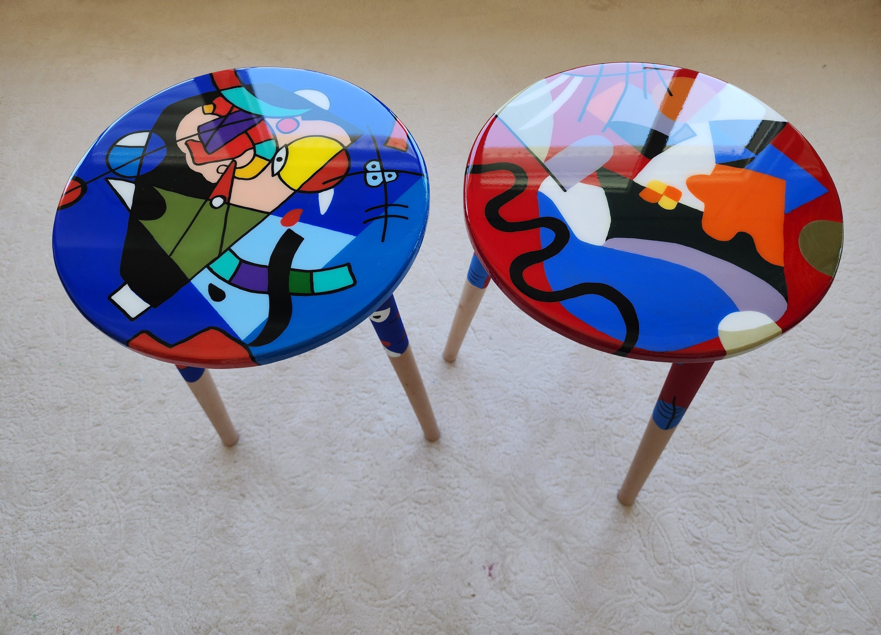 Round Colorful Red Blue Epoxy Resin Side Coffee Tables 