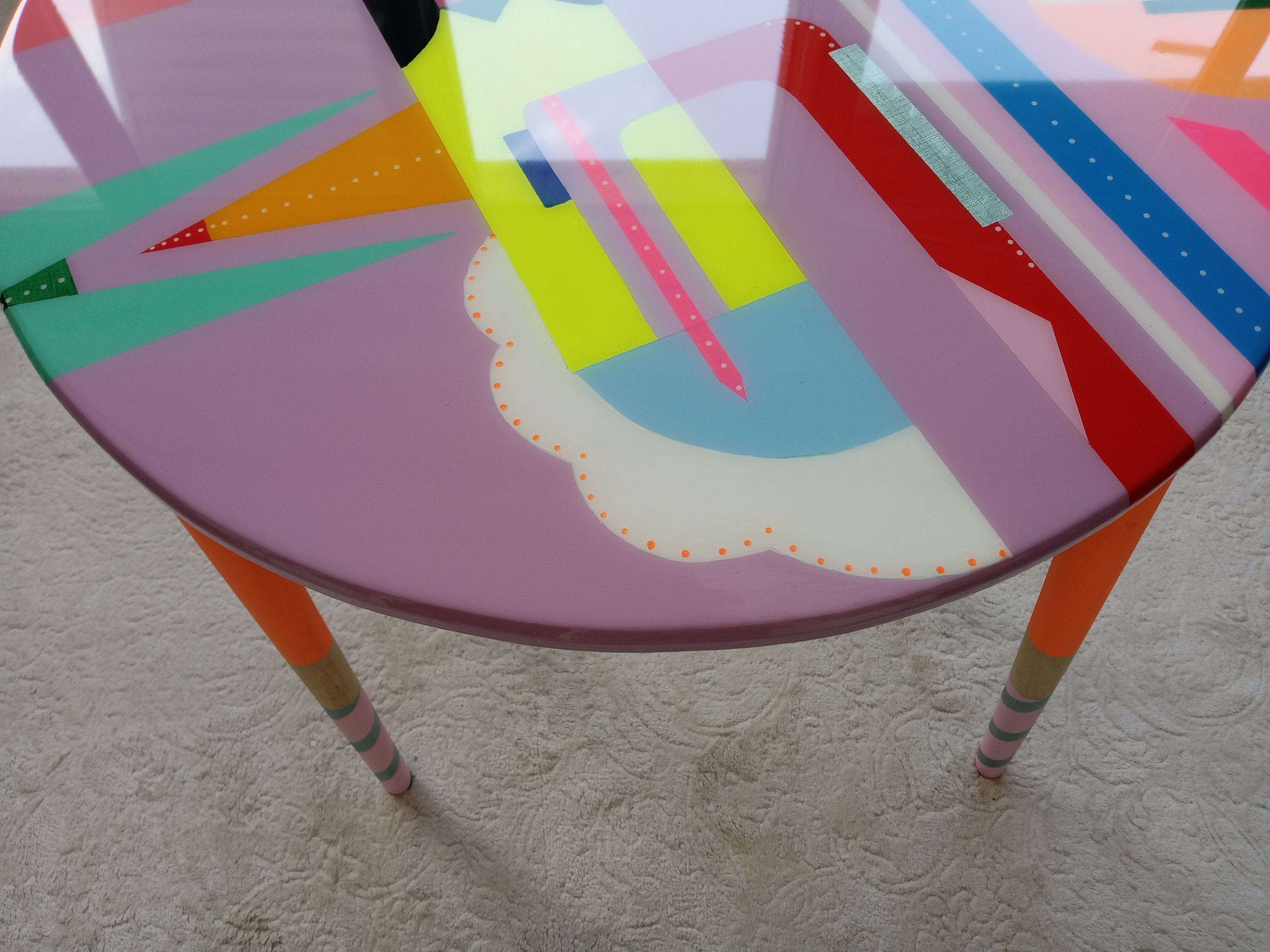 Round Colorful Funky Abstract Boho Resin Table,Pink Purple Groovy Vibrant Wood Rainbow Retro Hippi End Side Cool Luxury Center Coffee Table
