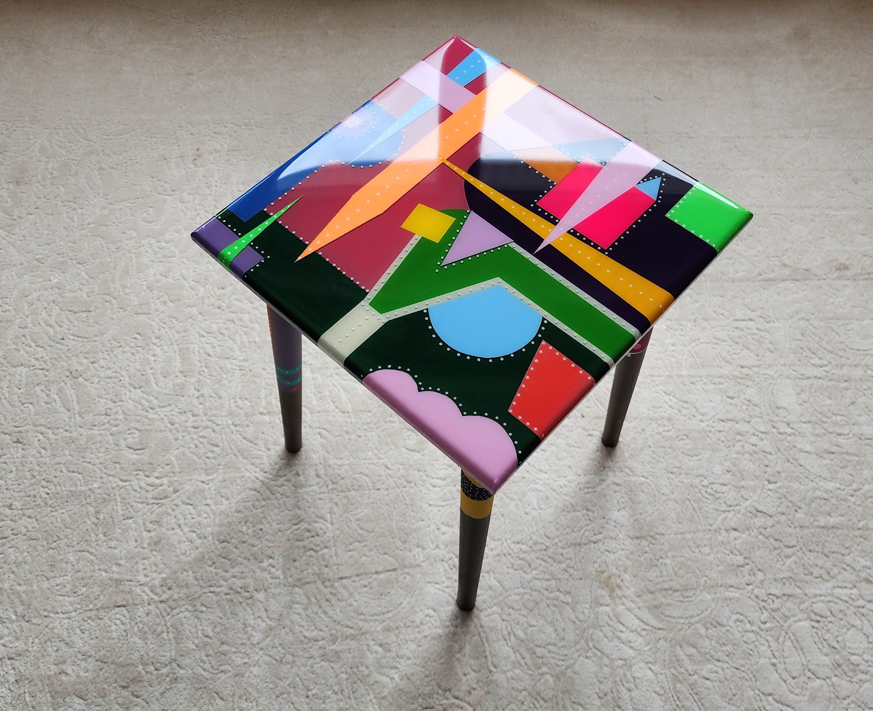 Colorful Modern Epoxy Resin Accent Casting Side Coffee Table,Unusual Occasional Live Edge Pink Bedside Entryway Center Abstract Art Table