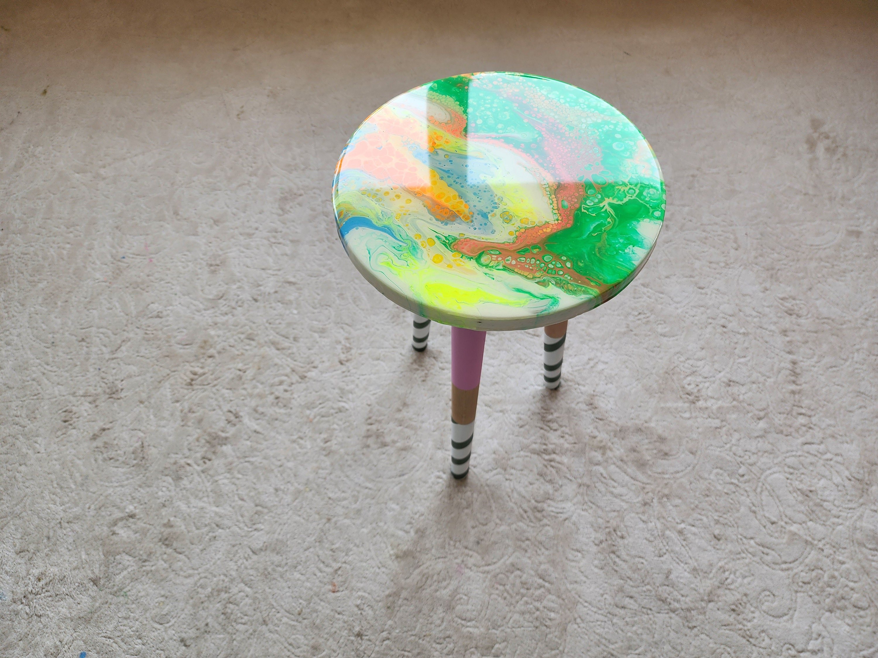 Unique Wooden Green Abstract Epoxy Resin Side Coffee Table, Colorful Funky Eclectic Rainbow Pop Art Hand Painted Cute End Sofa Center Table