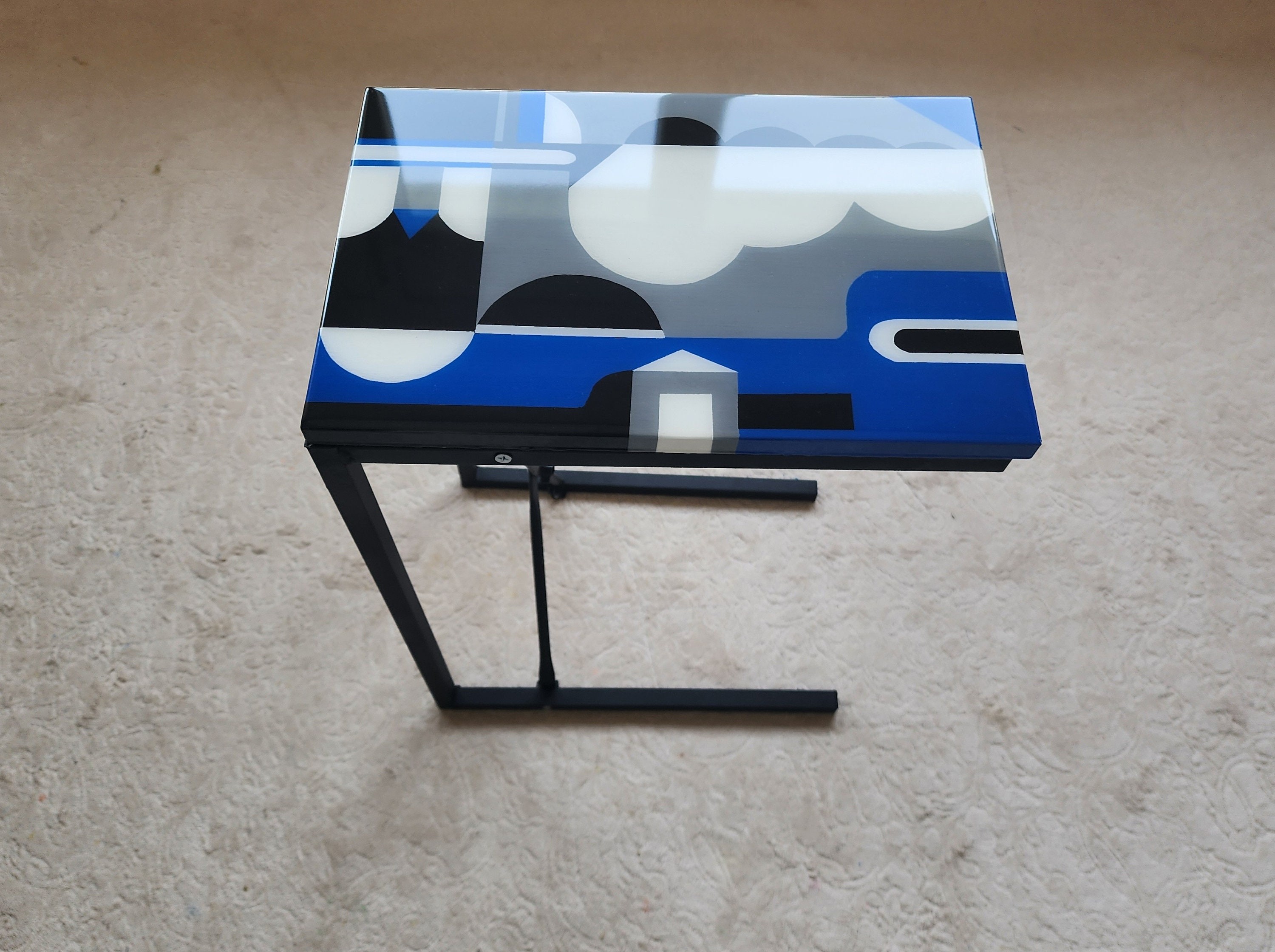 Colorful C Shaped Side/End Epoxy Resin Table, Modern Abstract Painted Coffee Table For Living Room,Laptop Stand, Wood Sofa Couch Art Table