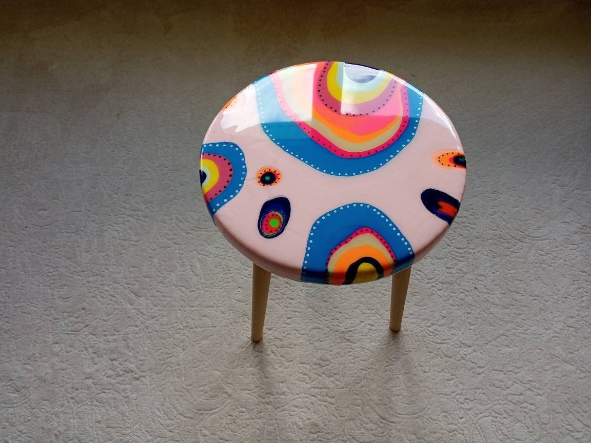 Vibrant Resin Colorful Flower Side End Coffee Table,Rainbow Funky Groovy Retro Modern Unique Abstract Sofa Art Design Cool Chic Epoxy Table