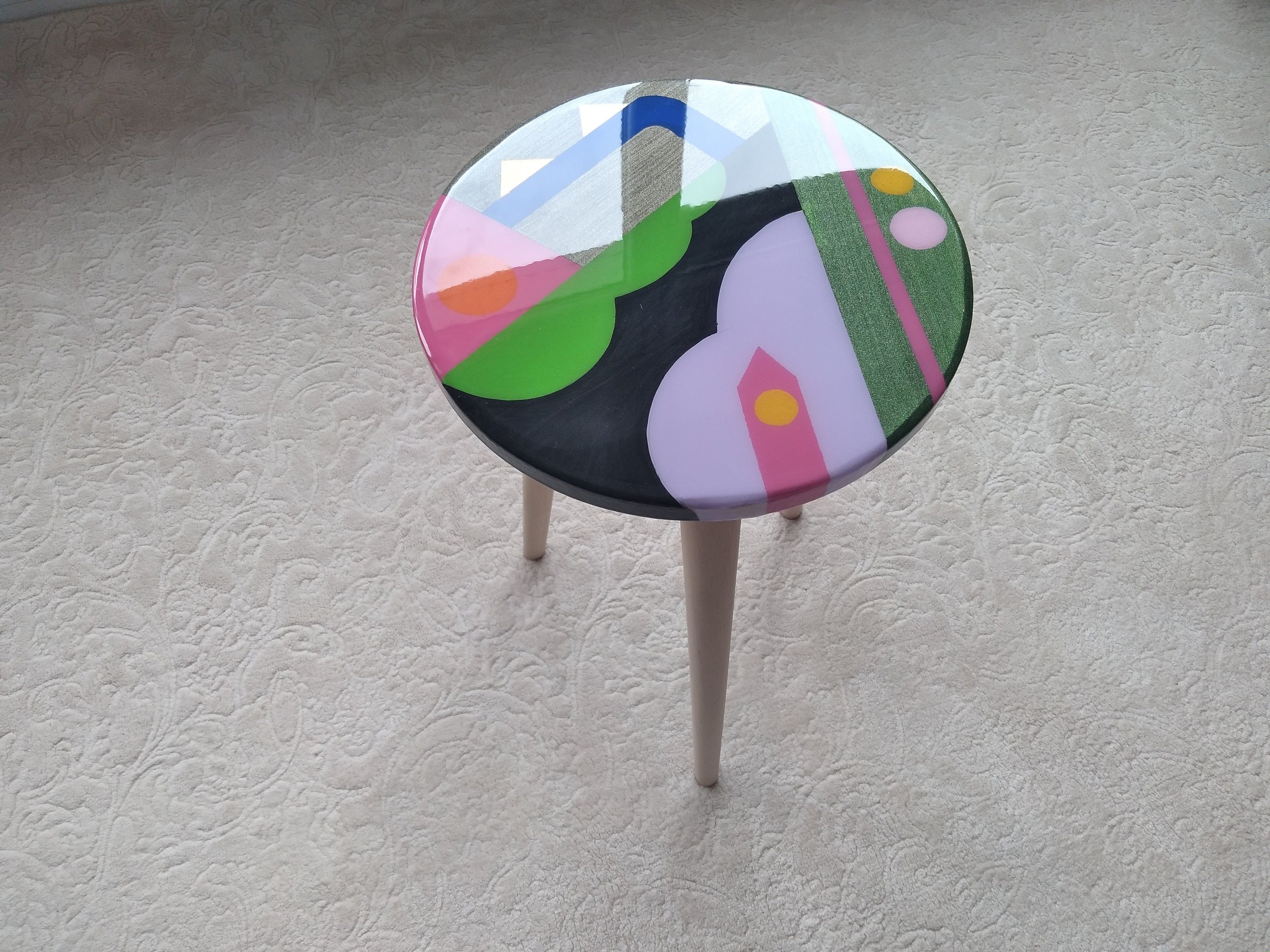 Round Small Boho Resin Sofa Coffee Table, Modern Wooden Epoxy Wood Unique Bronze Entryway Side End Cool Abstract Bedside Bedroom Art Tables