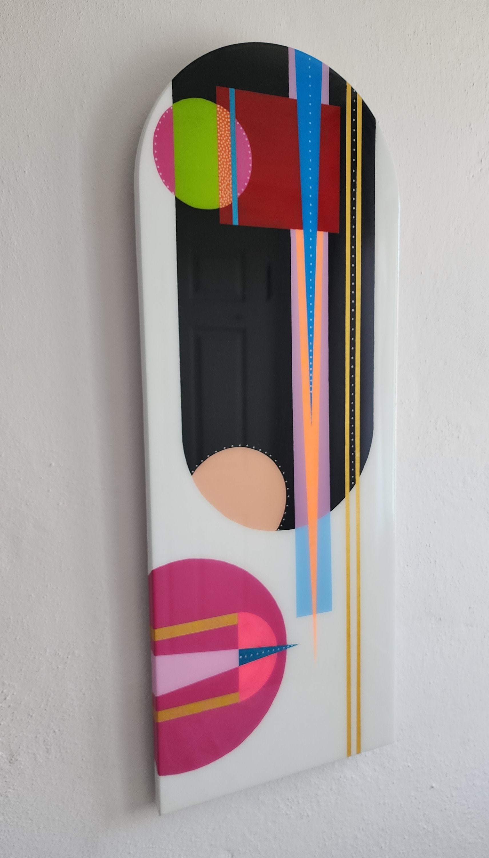 Black White Abstract Colorful Resin Wall Art Decor, Oval Vintage Retro Unique Geometric Cool Pink Epoxy Home Decor Boho Design Hanging Decor