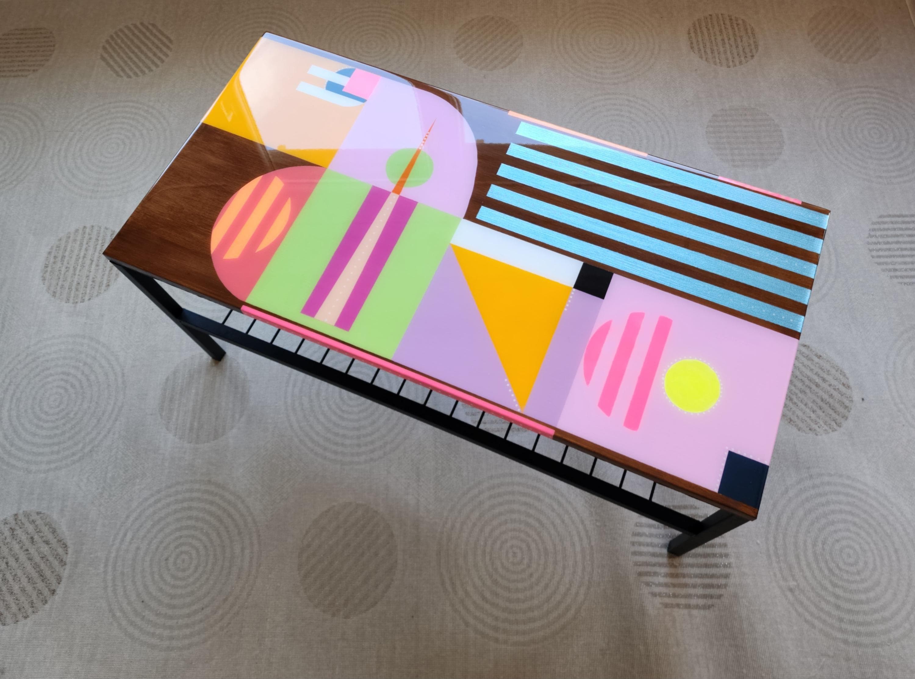 Handmade Colorful Epoxy Resin Cool Art Coffee Table,2-Shelf Metal Table Decorative Luxury Shelf Table Two-Tier Living Room Center Pink Table