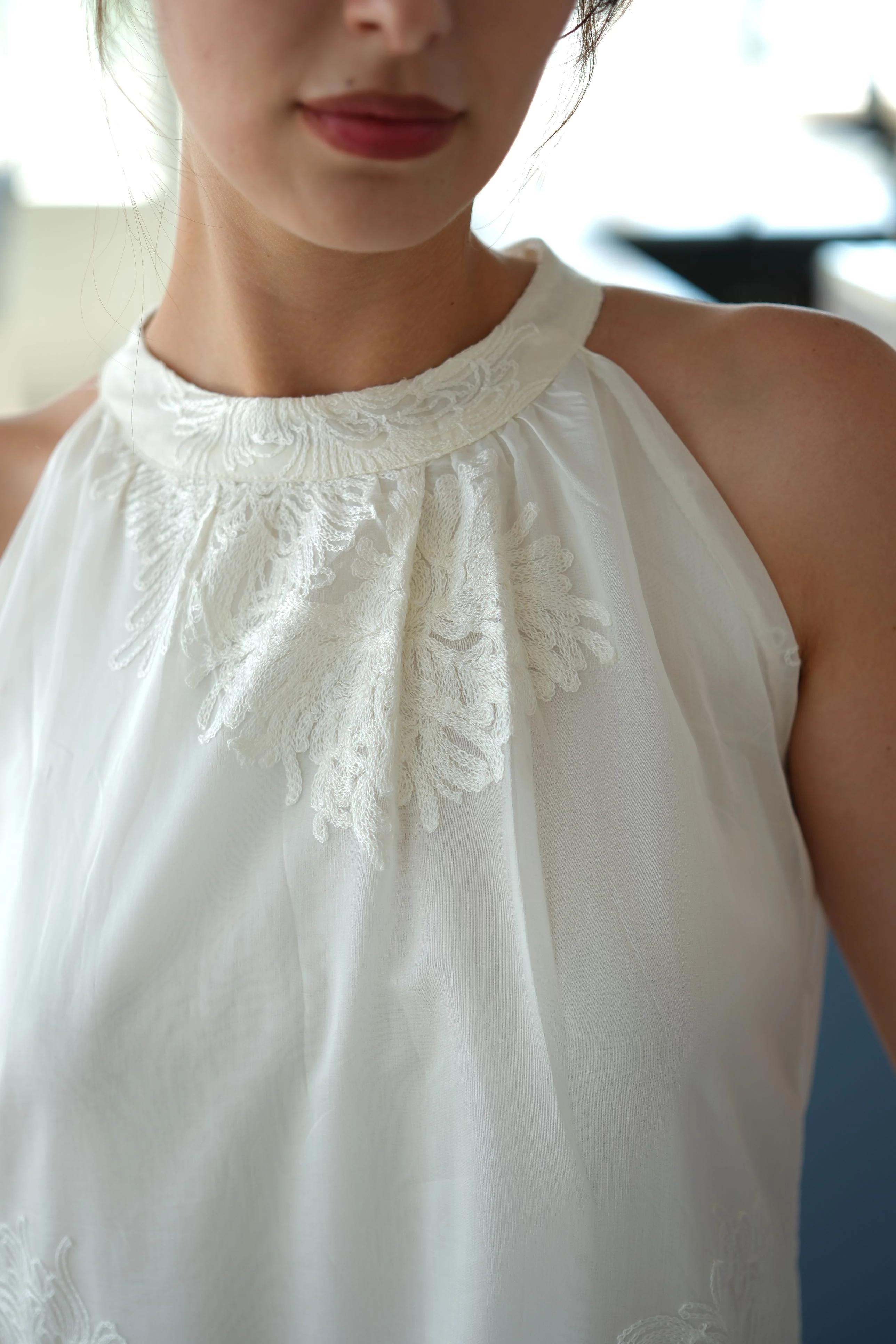 İpek Boyundan Bağlamalı Kendinden Desenli Uzun Elbise