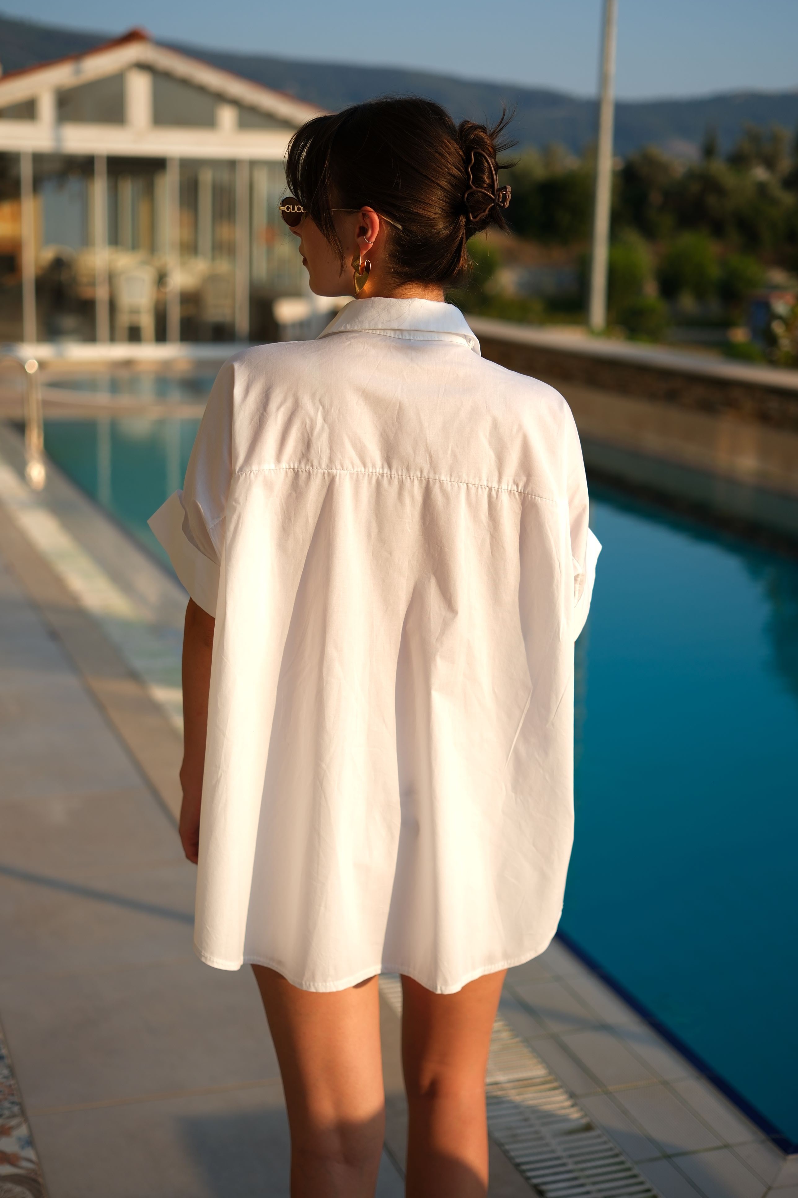 Broş Detaylı Oversize Gömlek